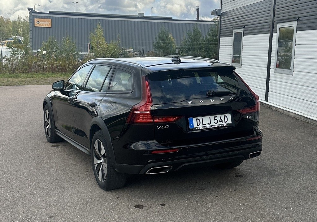 Volvo V60 Cross Country 2021, bild 2/8