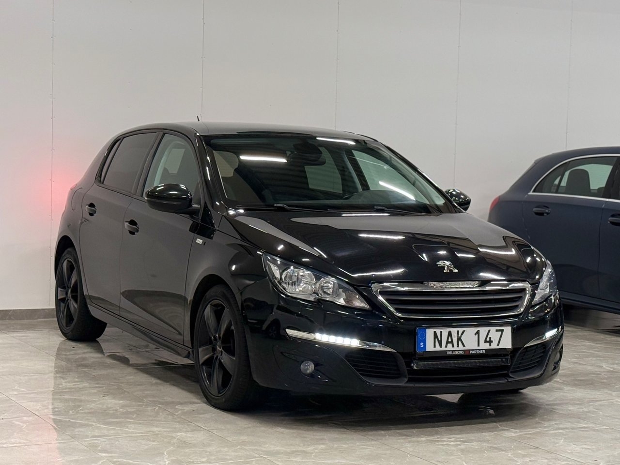 Peugeot 308 1.2 PureTech 110hk Active 2016, bild 2/10