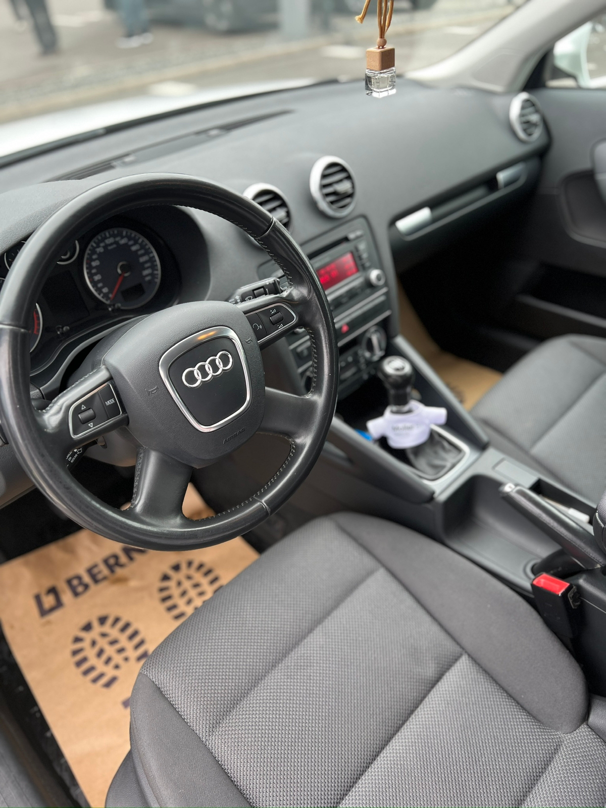 Audi A3 Sportback 2.0 TDI Manuell 2013, bild 5/9