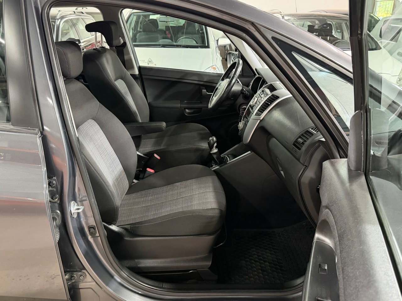 Kia Venga 2011, kuva 7/10