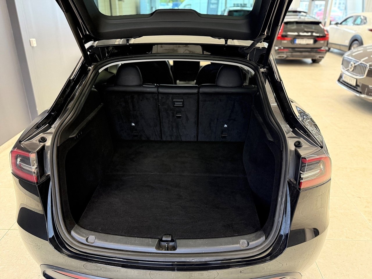 Tesla Model Y Performance, 534hk 2023, photo 5/10