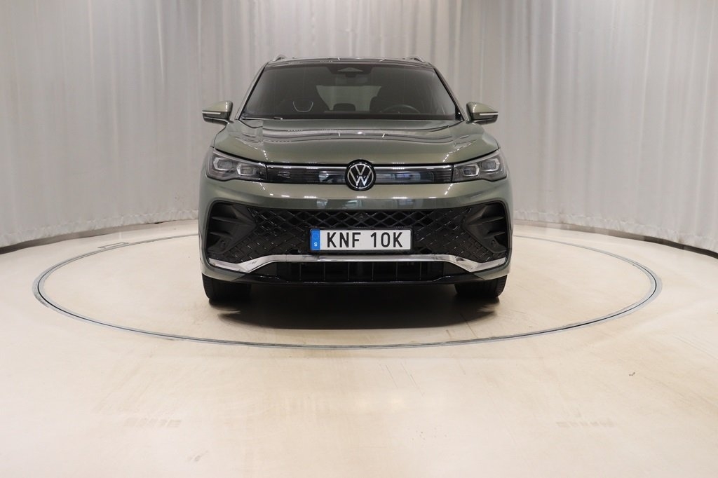 Volkswagen Tiguan 2025, photo 2/10