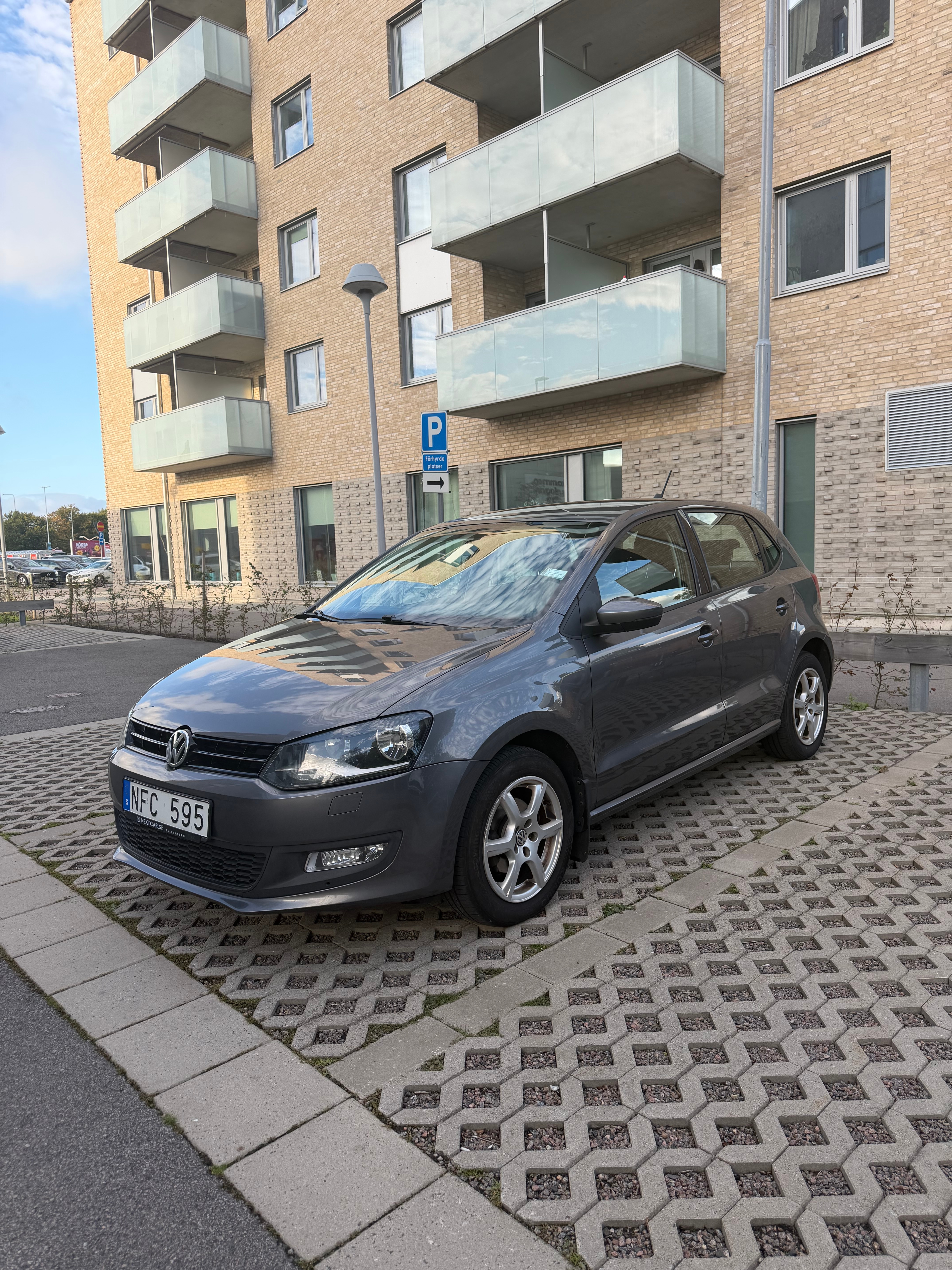 Volkswagen Polo 5-dörrar 1.2 TSI Manuell 2013, bild 2/8