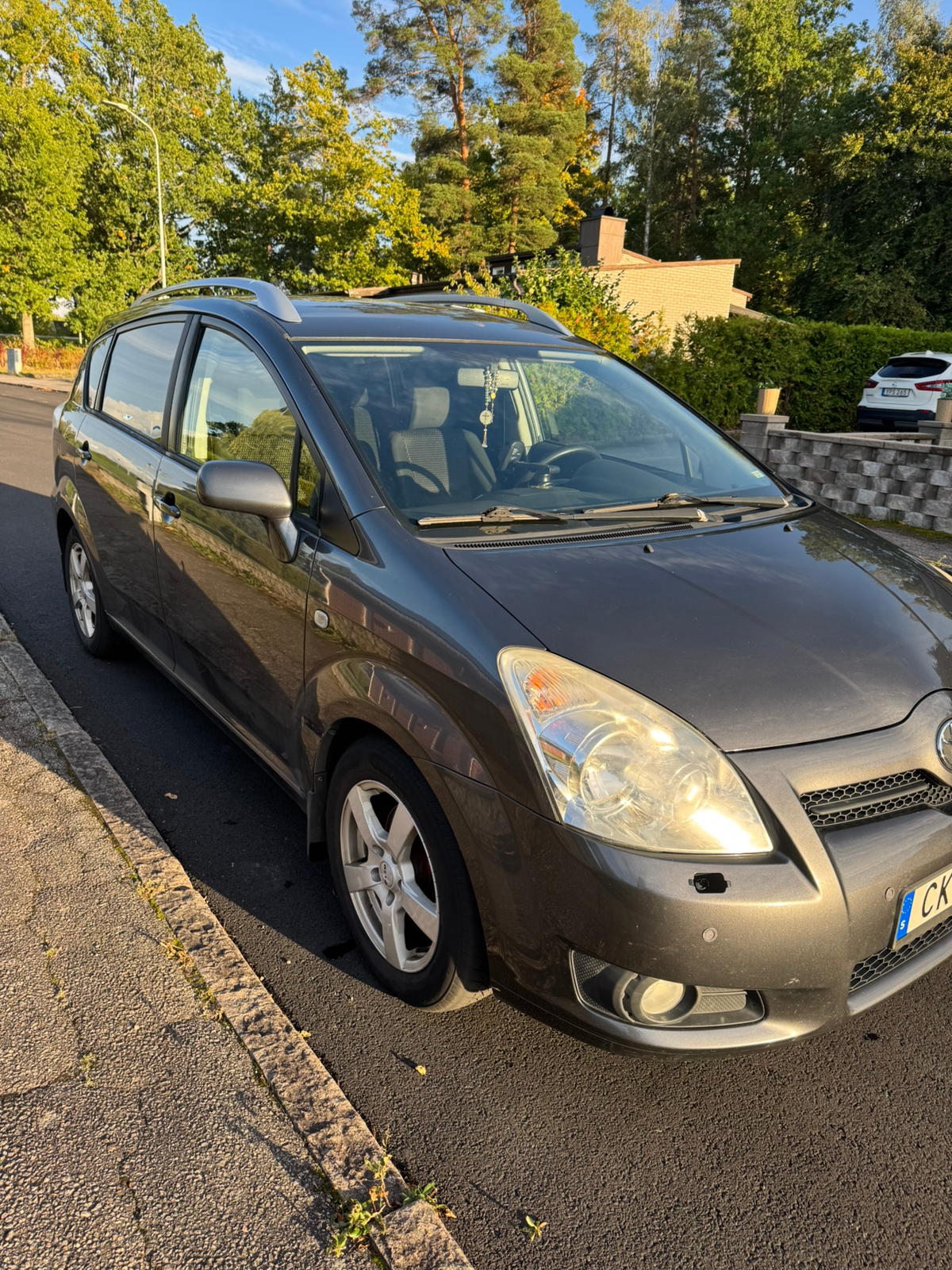 Toyota Corolla Verso 1.8 VVT-i Manuell 2008, bild 2/10