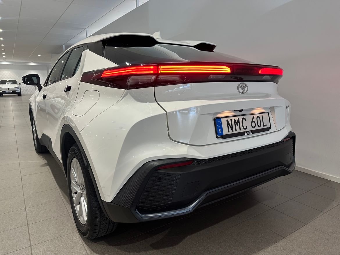 Toyota C-HR 2025, photo 3/10