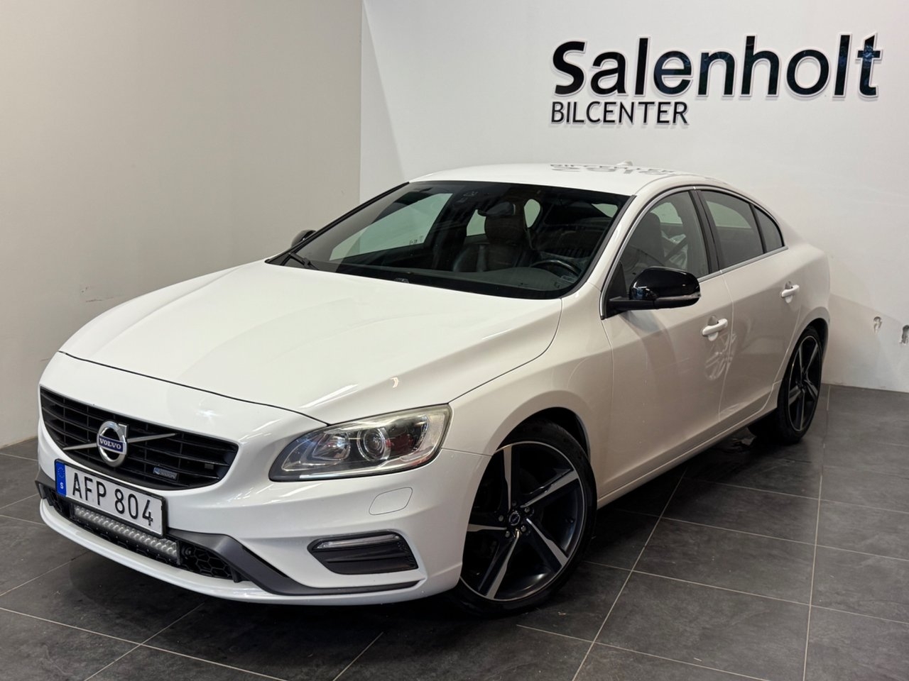 Volvo S60 T6 AWD Geartronic R-Design 2014, kuva 2/10
