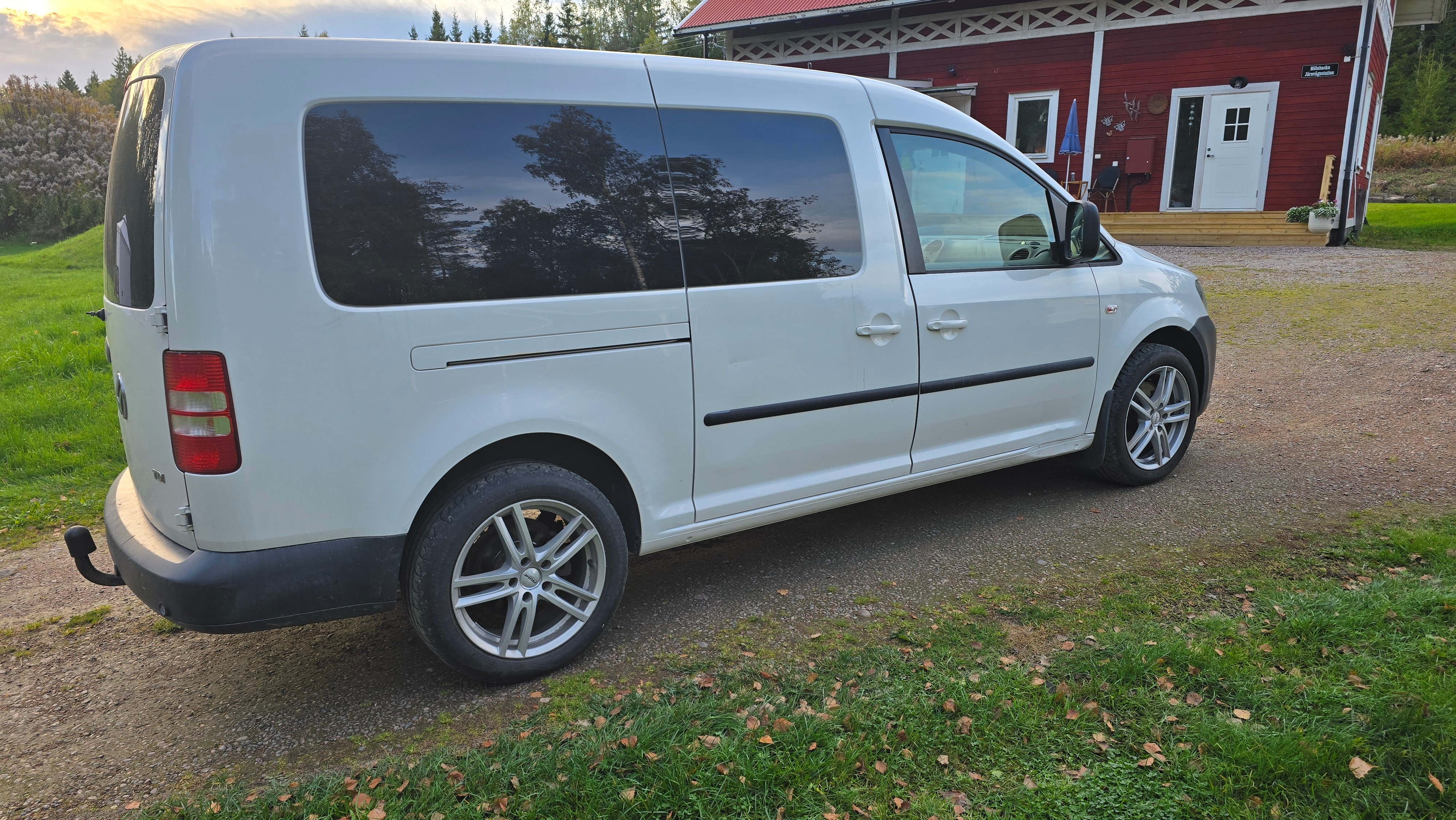 Volkswagen Caddy Maxi 2013, bild 4/10