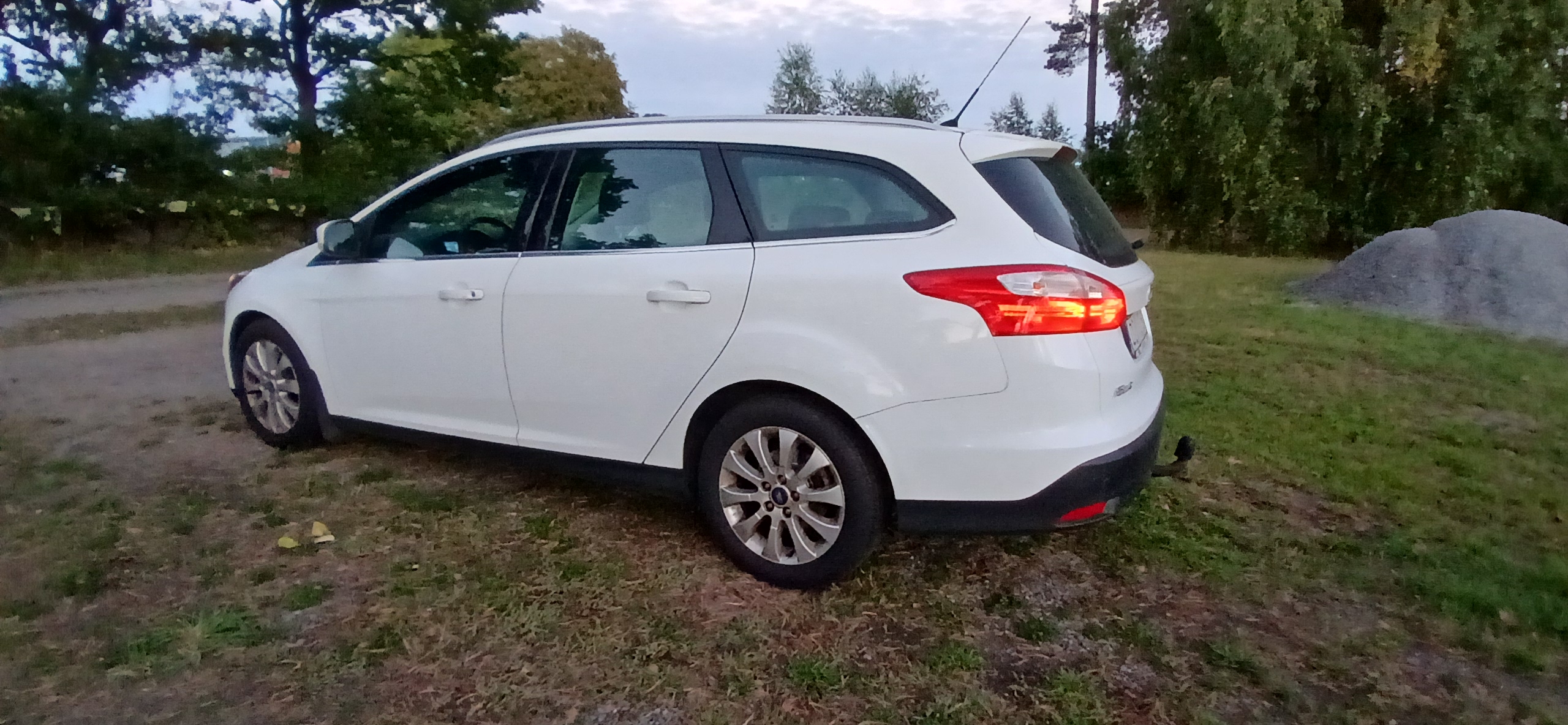 Ford Focus Kombi 1.0 EcoBoost Manuell 2014, bild 3/6