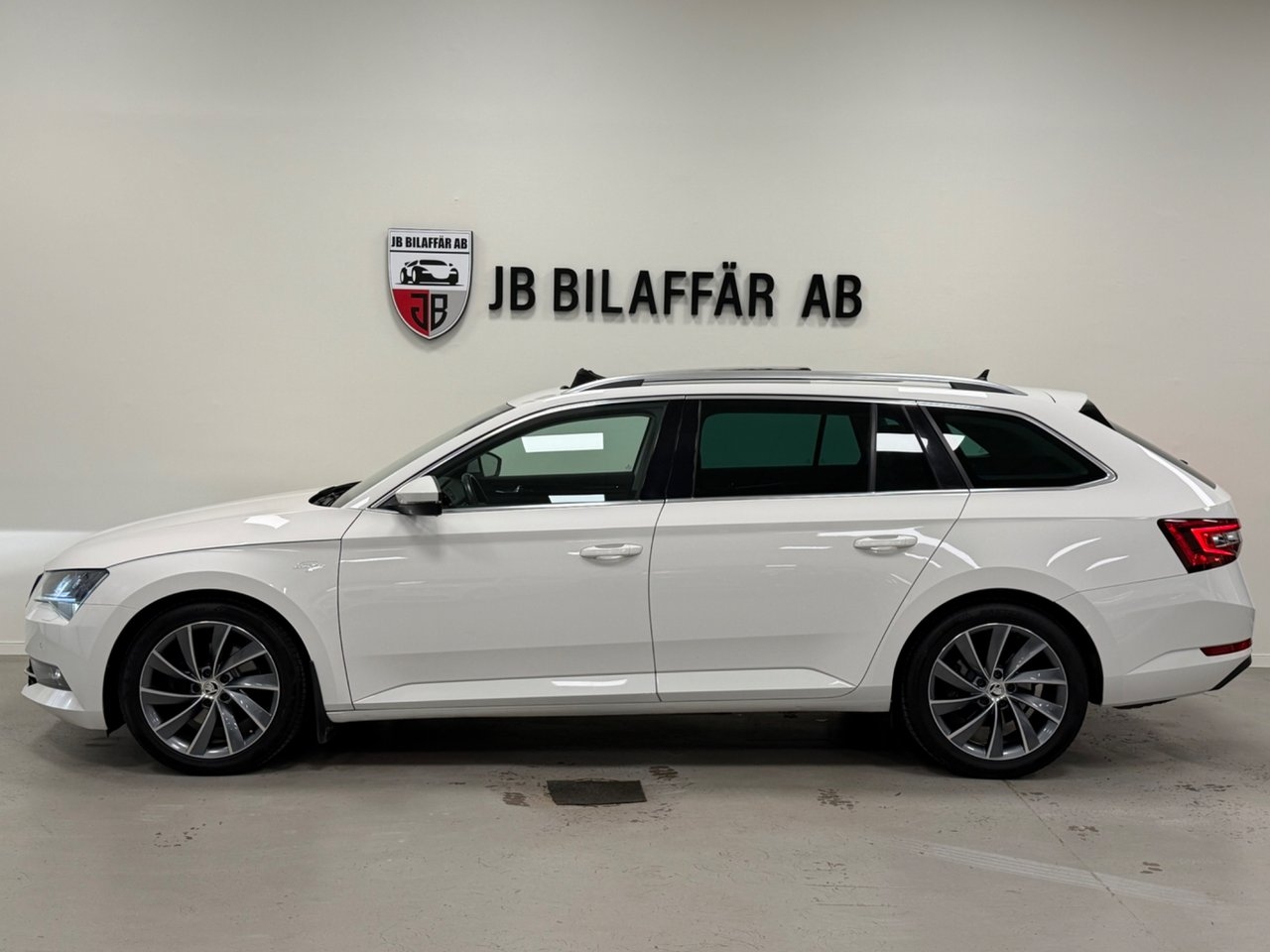 Skoda Superb 2018, bild 7/10