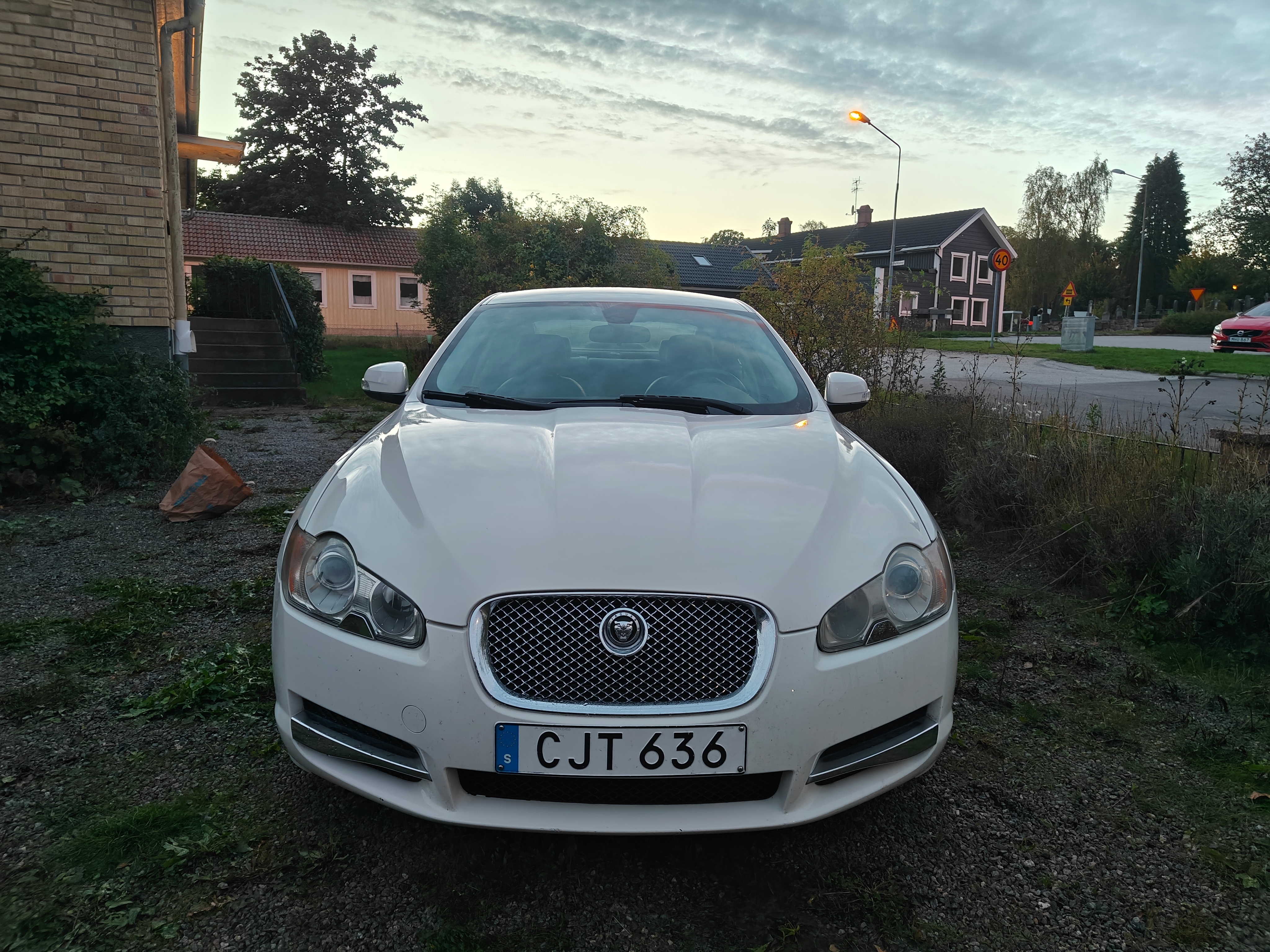 Jaguar XF 2.7 V6 Automatisk 2009, bild 2/10