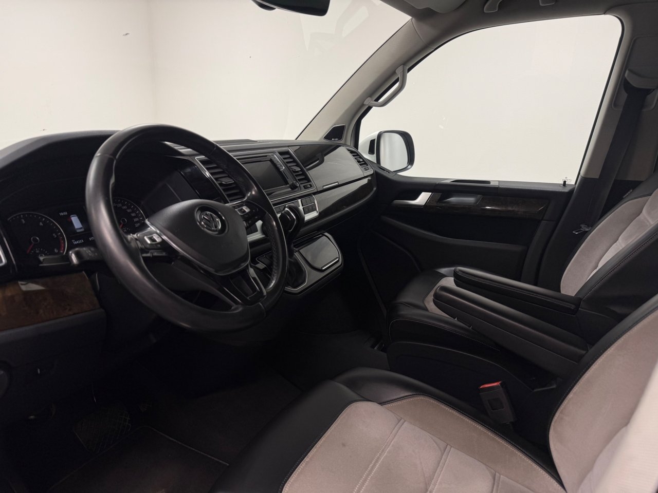 Volkswagen Multivan 2017, photo 7/23