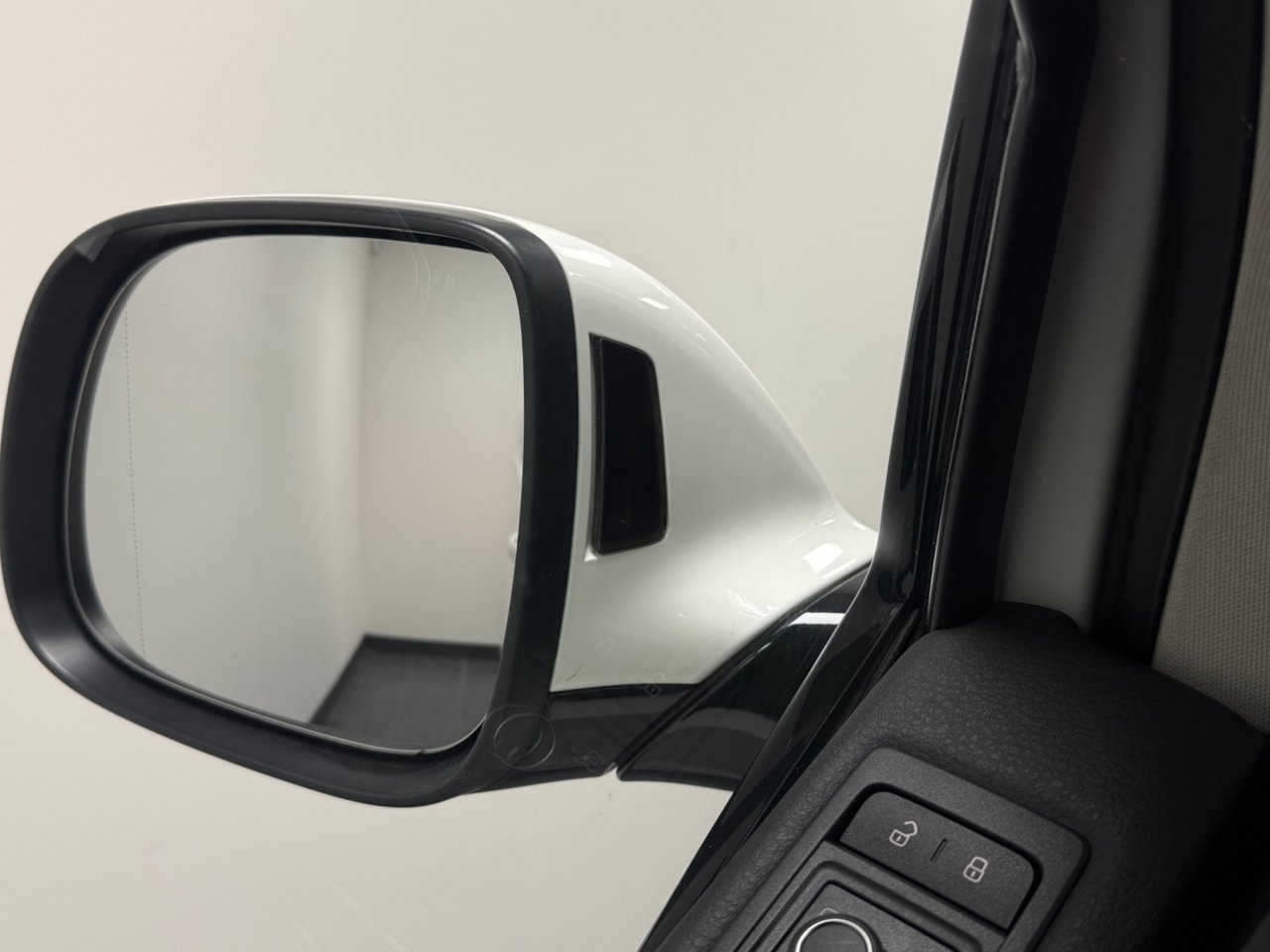 Volkswagen Multivan 2017, photo 6/23