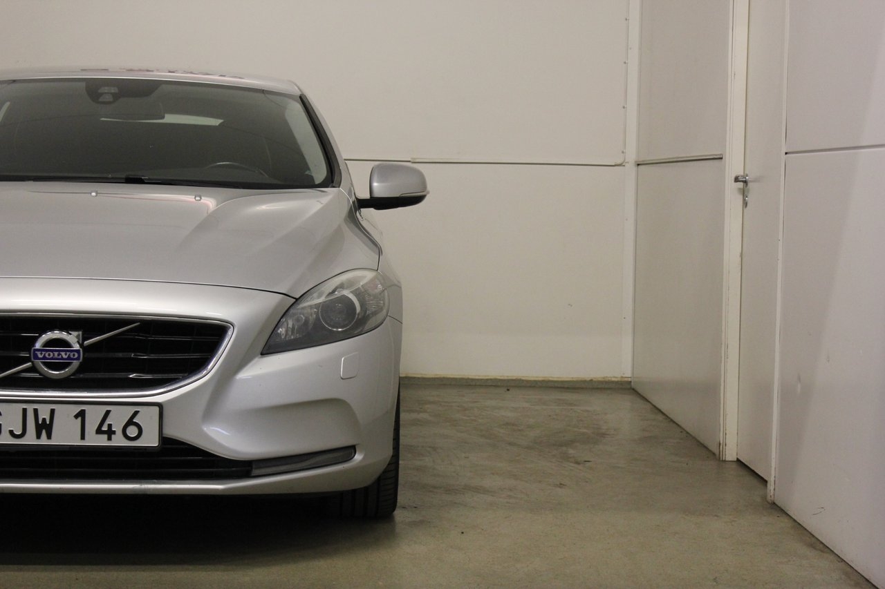 Volvo V40 D2 Momentum 2014, photo 4/10