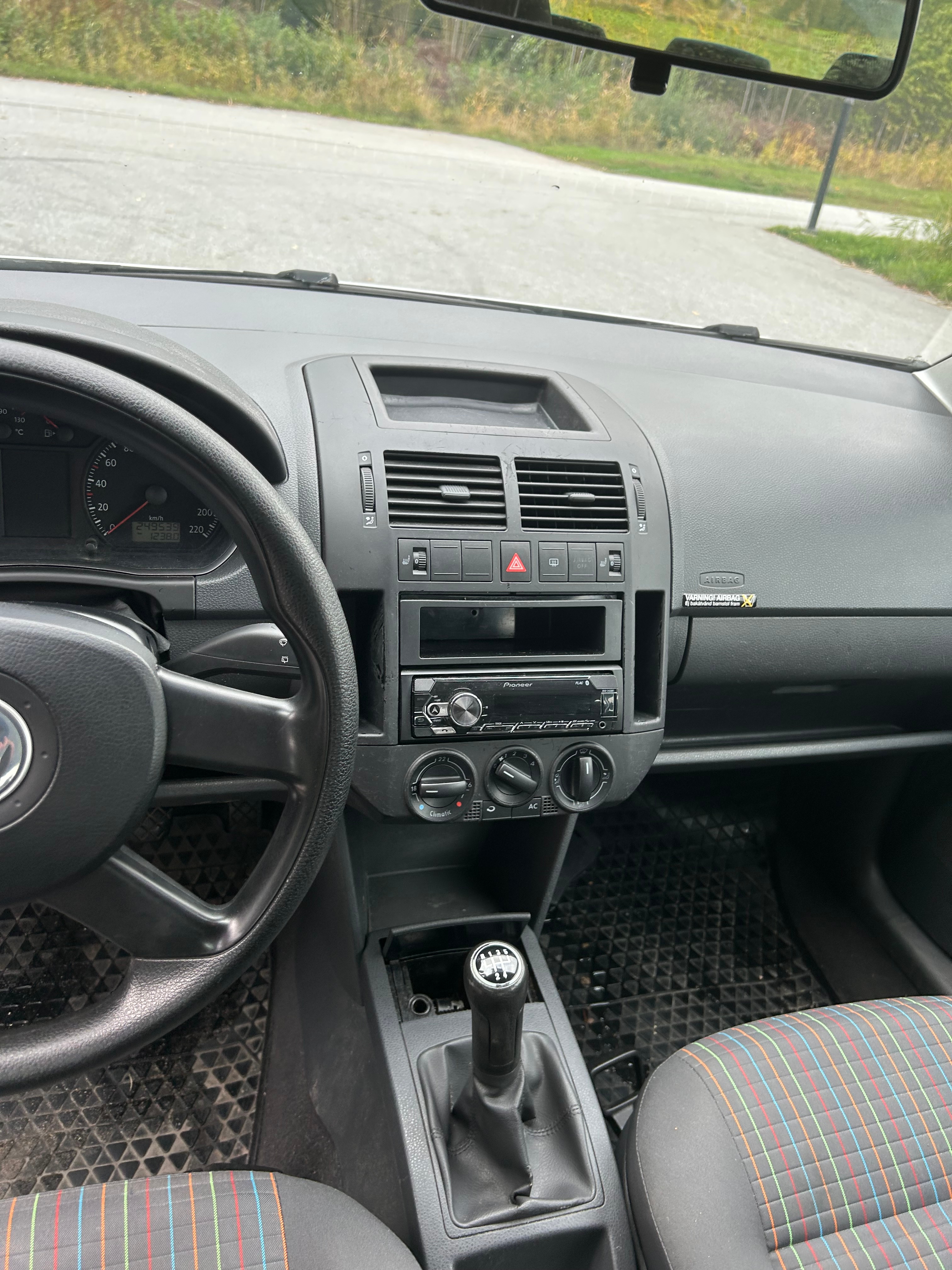 Volkswagen Polo 5-dörrar 1.4 Manuell 2006, bild 4/10