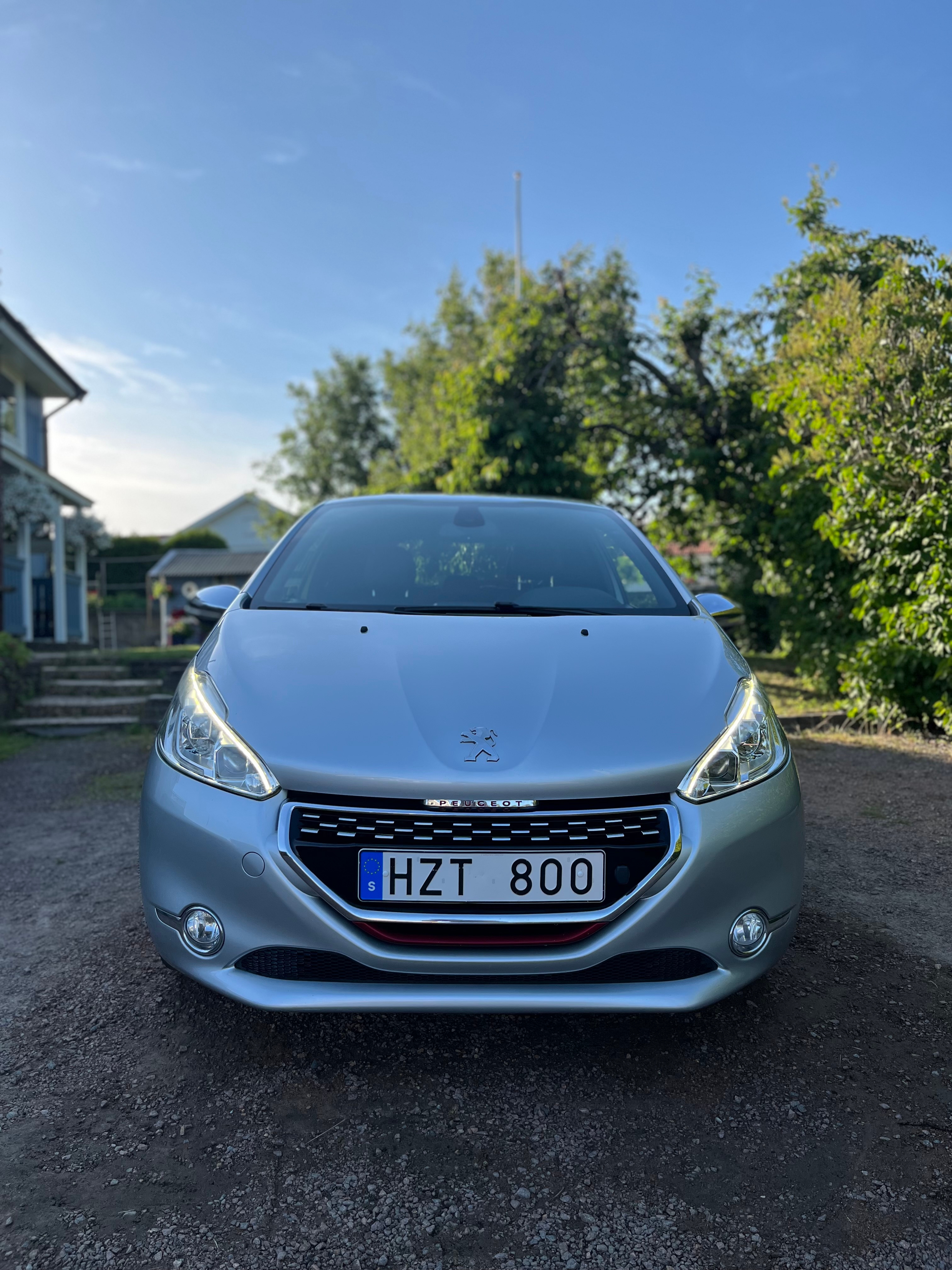 Peugeot 208 GTi 1.6 THP 200 Manuell 2013, bild 4/7