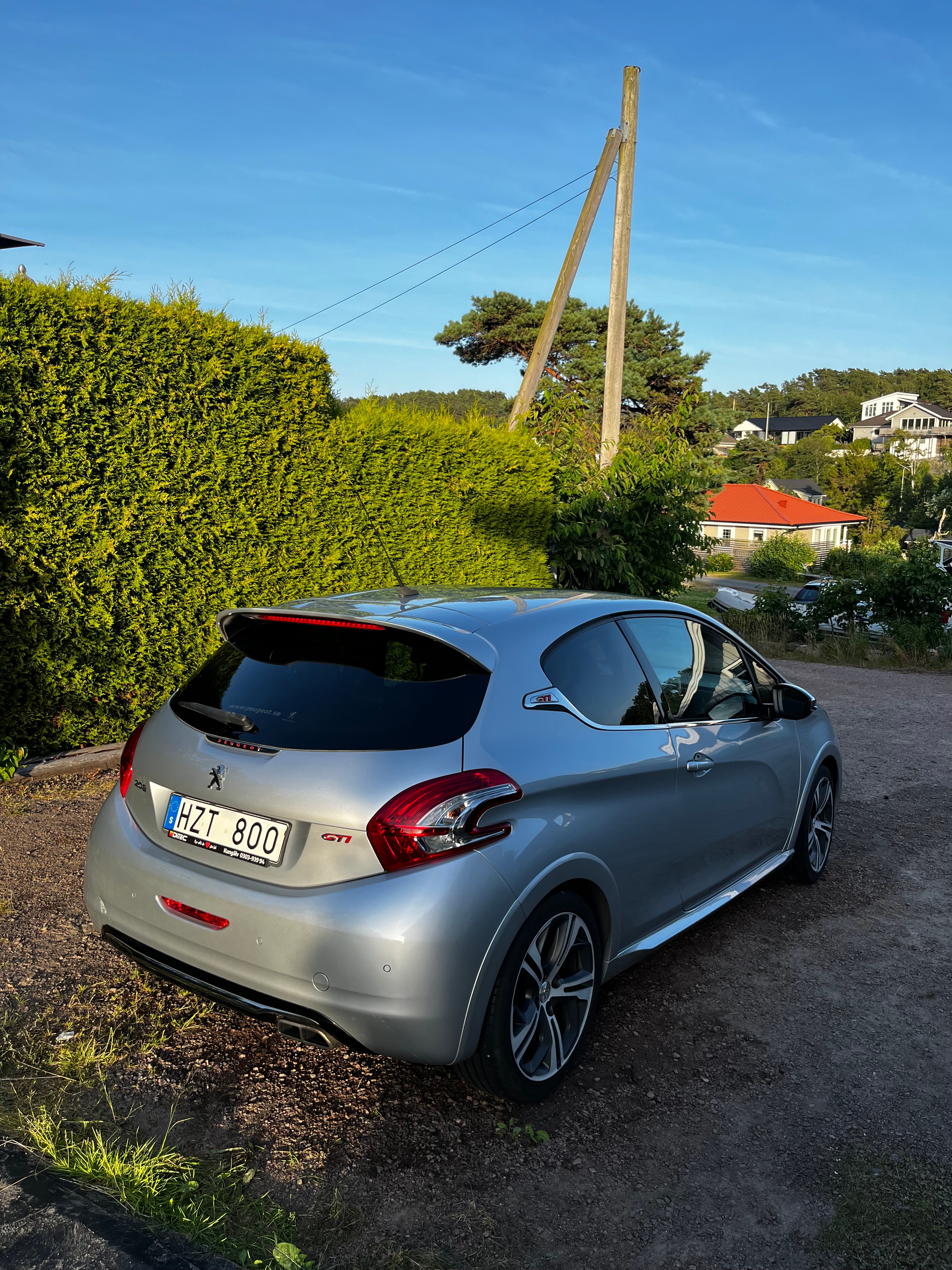 Peugeot 208 GTi 1.6 THP 200 Manuell 2013, bild 3/7