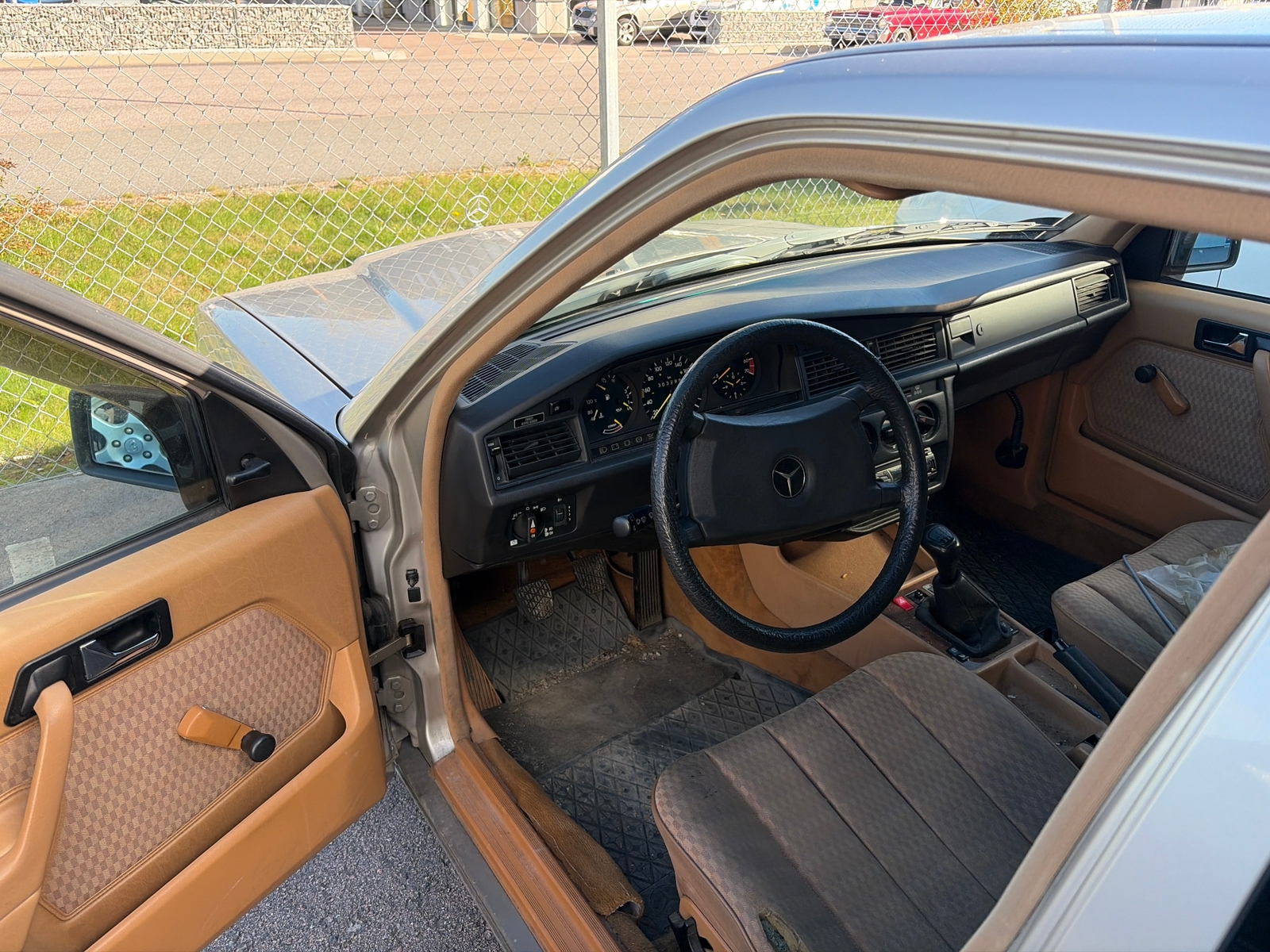 Mercedes-Benz 190 E Manuell 1990, kuva 4/5