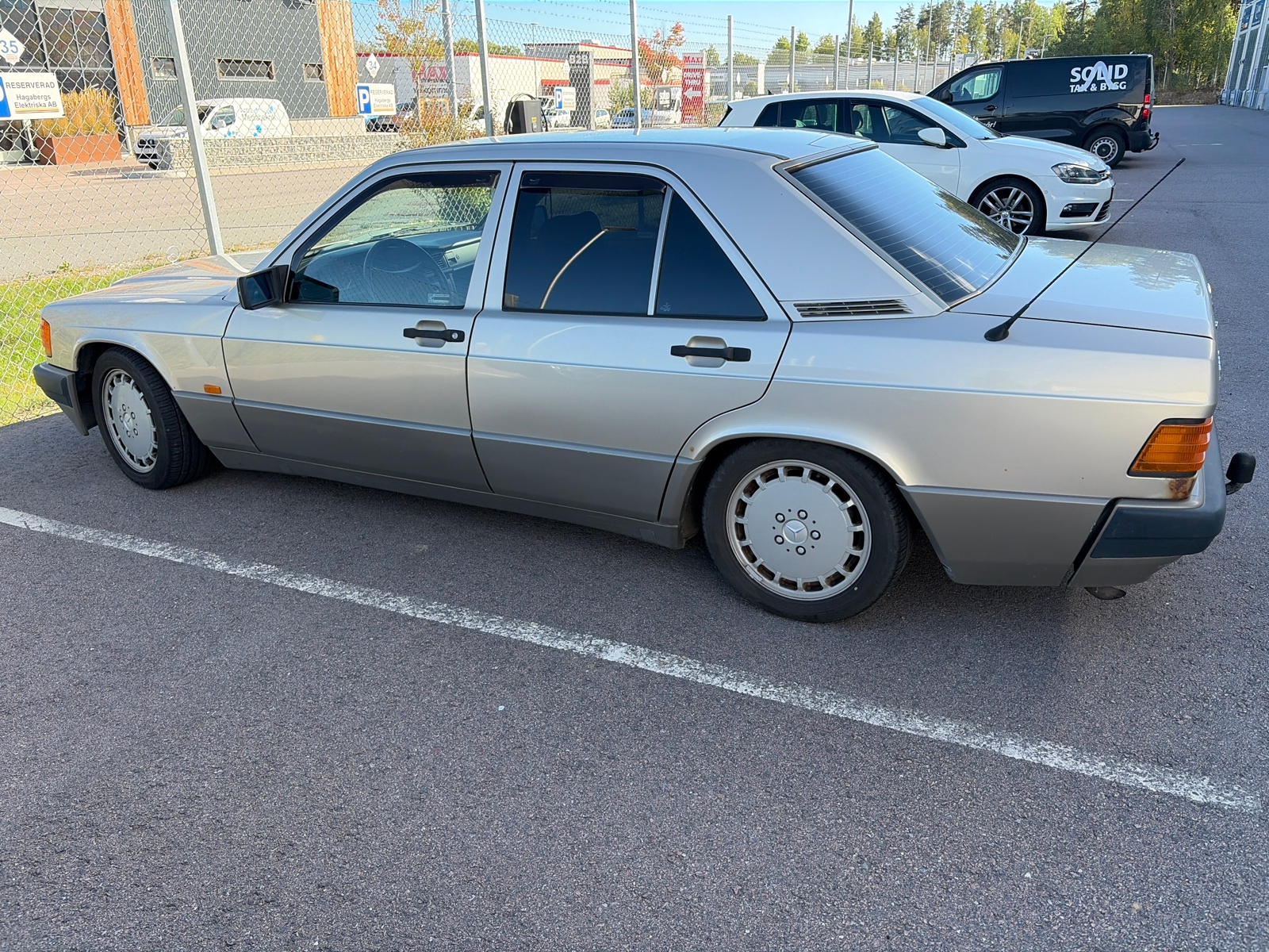 Mercedes-Benz 190 E Manuell 1990, kuva 2/5