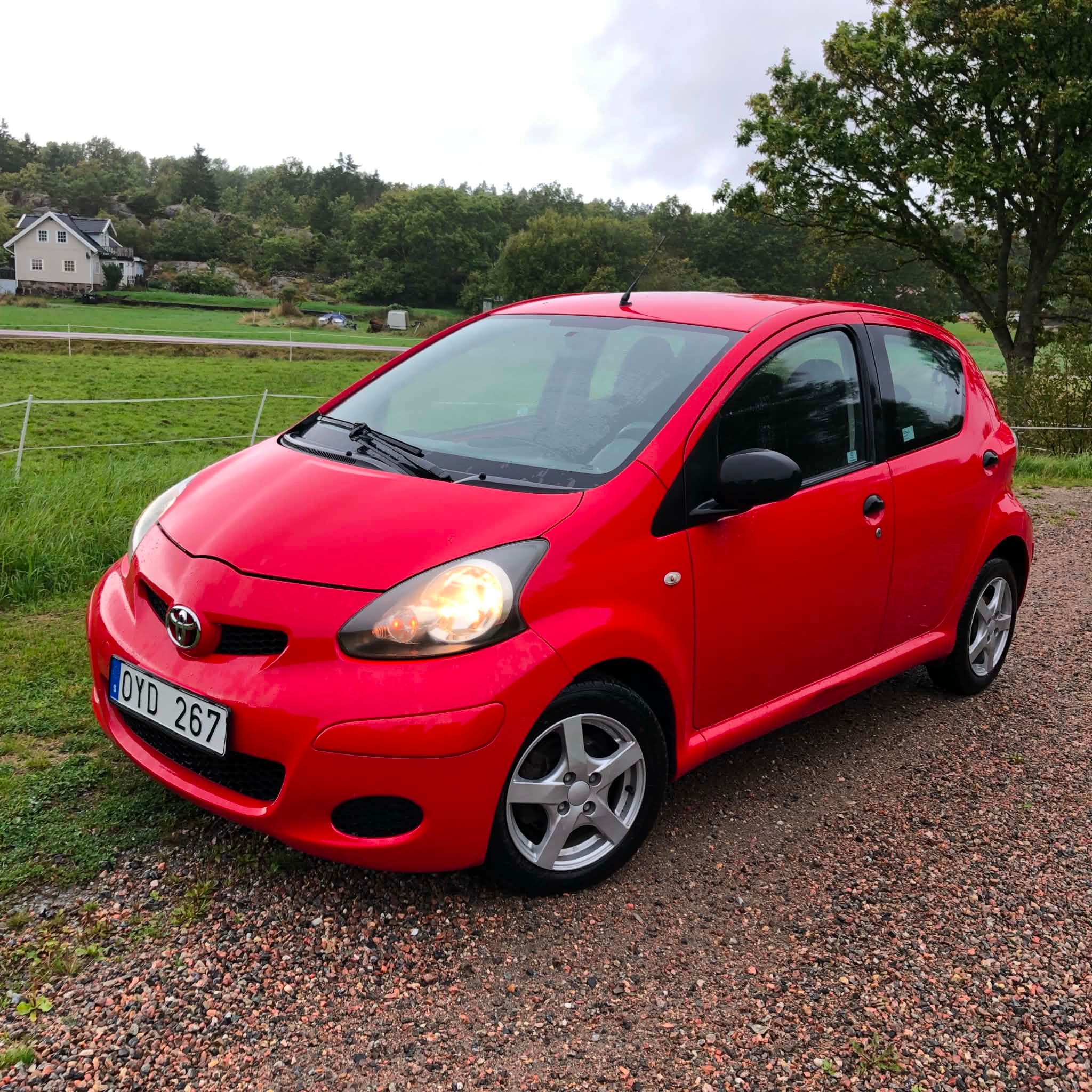 Toyota Aygo 5-dörrar 1.0 VVT-i Manuell 2011, bild 3/9