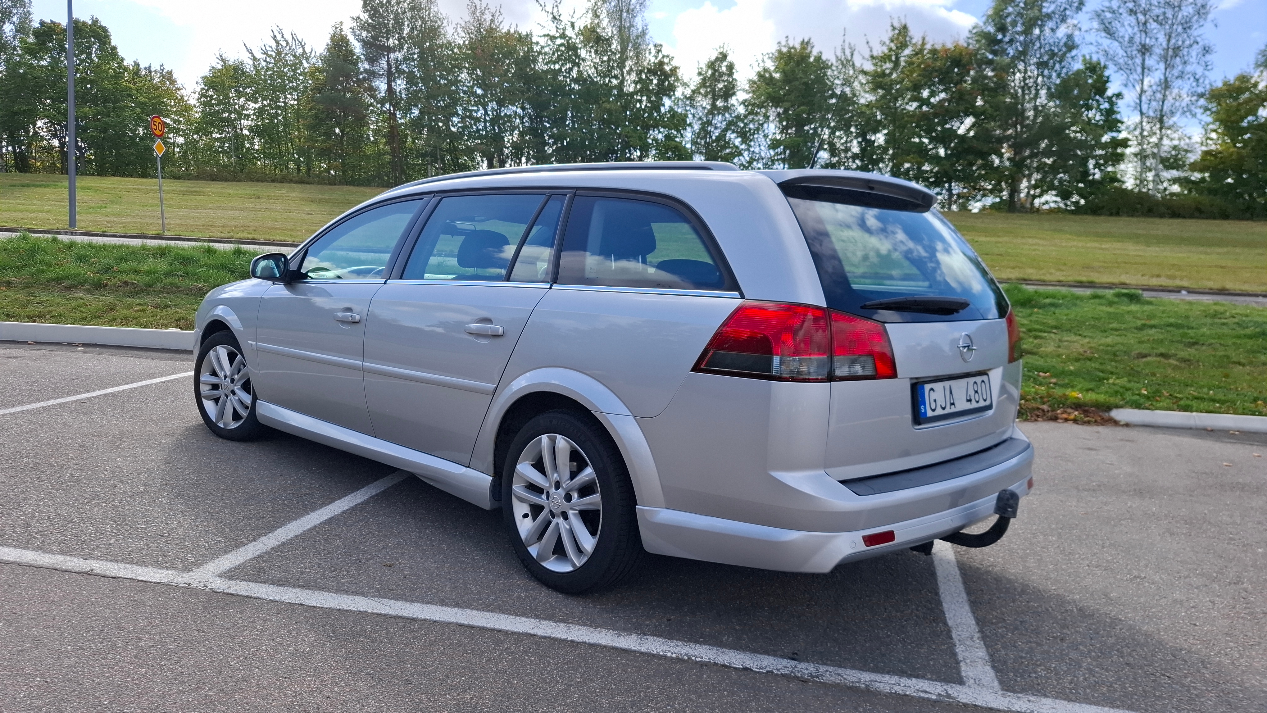 Opel Vectra Caravan 1.9 CDTI Manuell 2008, bild 2/4
