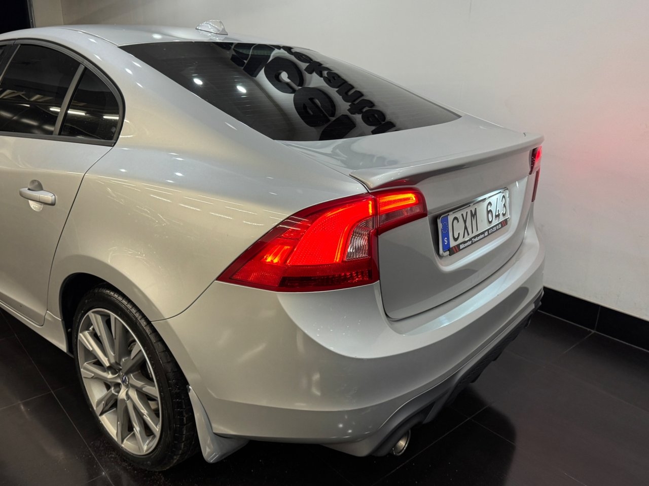 Volvo S60 T4 R-Design 2012, kuva 5/10