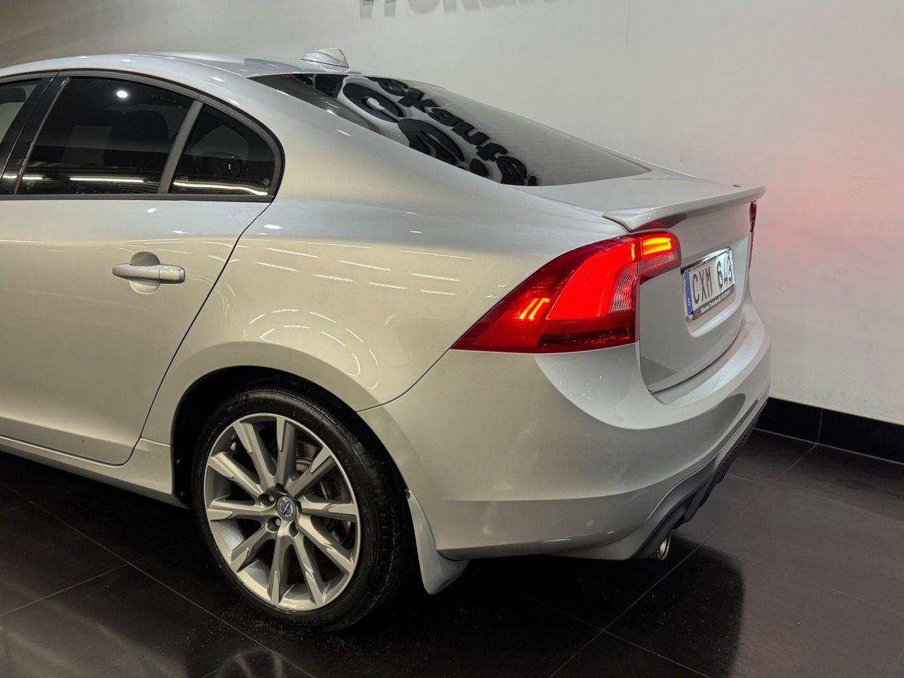 Volvo S60 T4 R-Design 2012, kuva 4/10