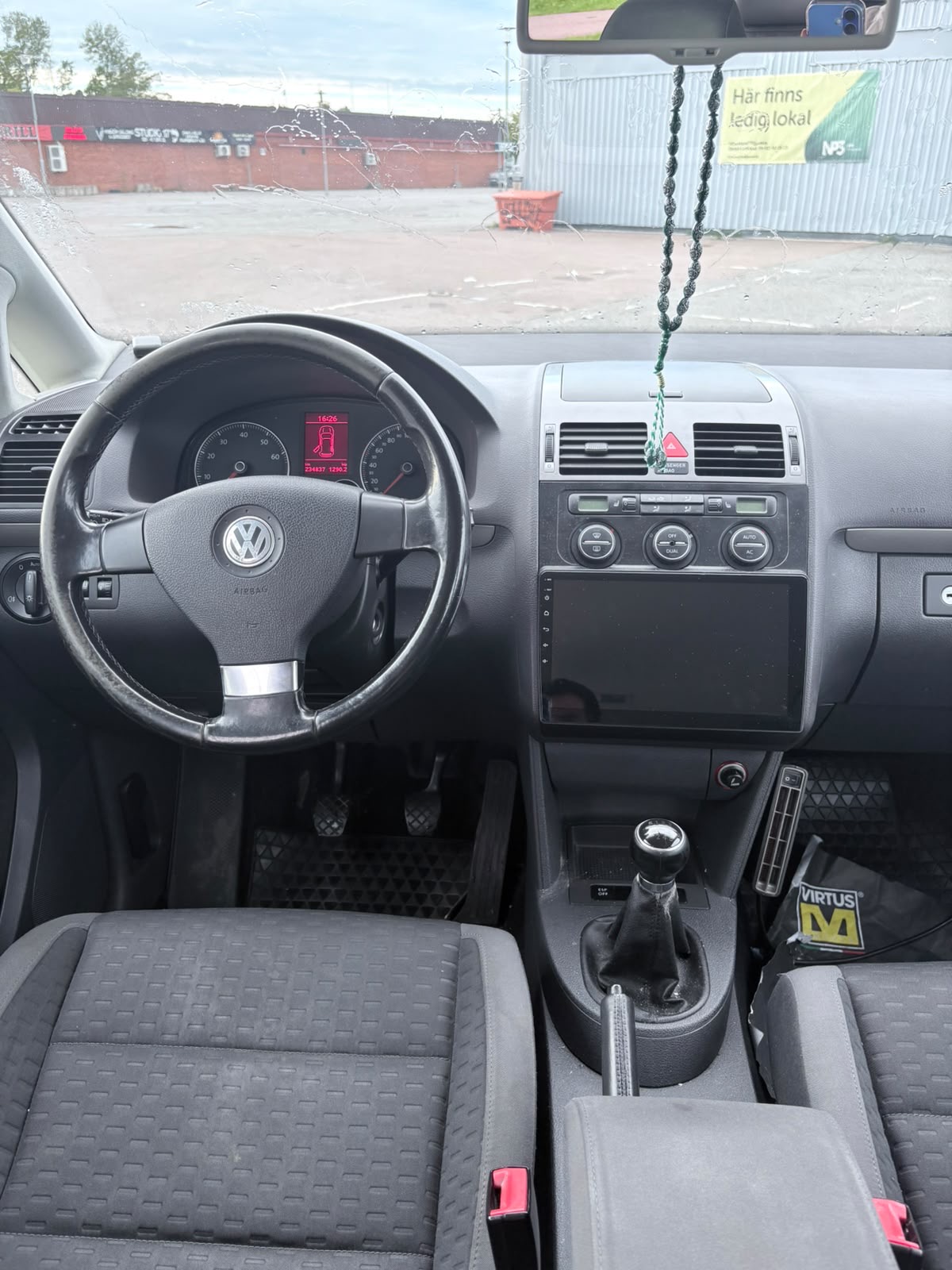 Volkswagen Touran 2009, kuva 3/5