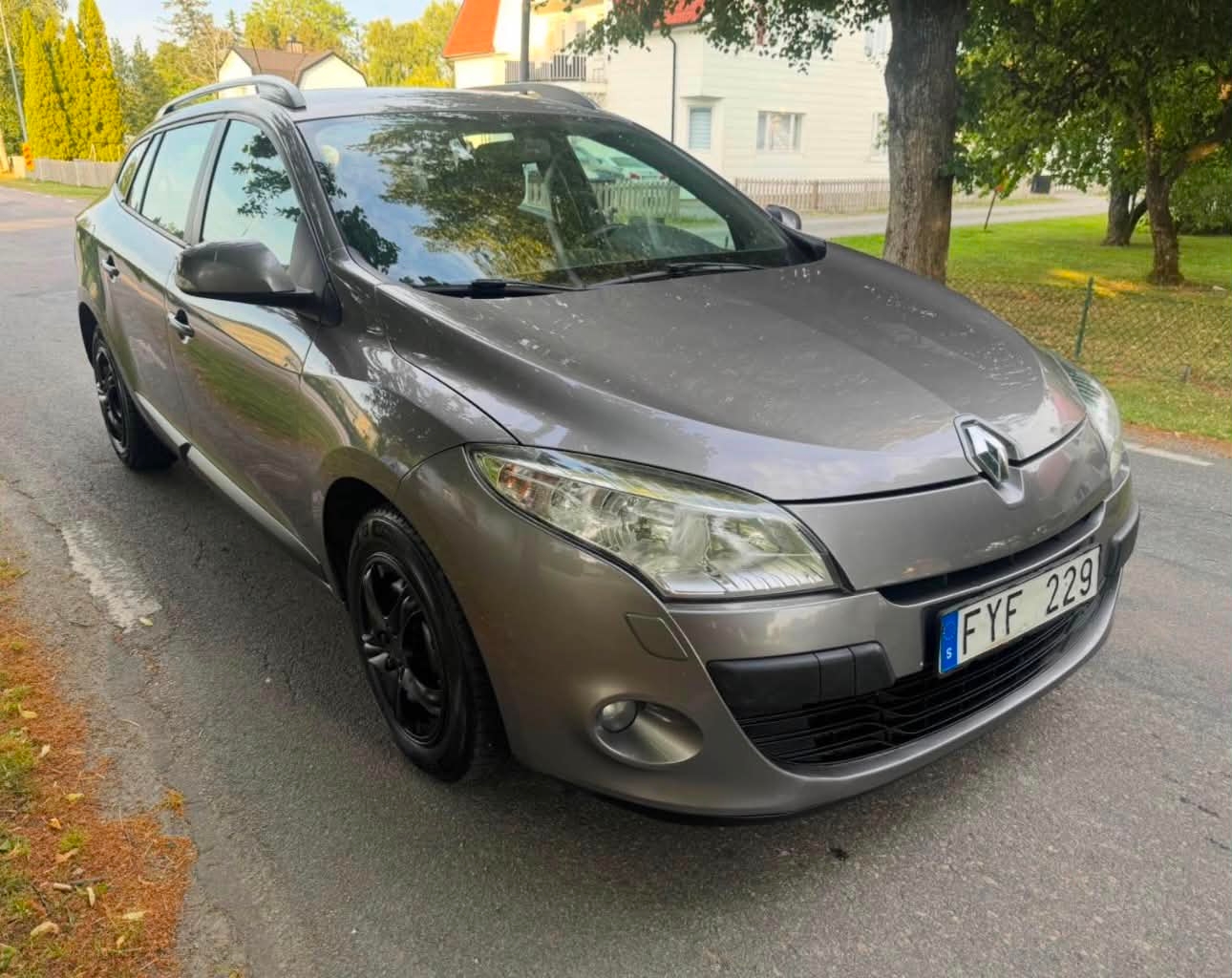 Renault Megane 2011, photo 3/6