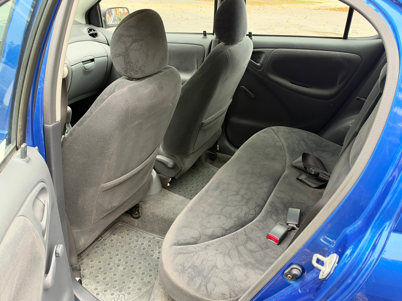 Toyota Yaris 5-dörrar 1.0 VVT-i Manuell 2003, bild 7/9