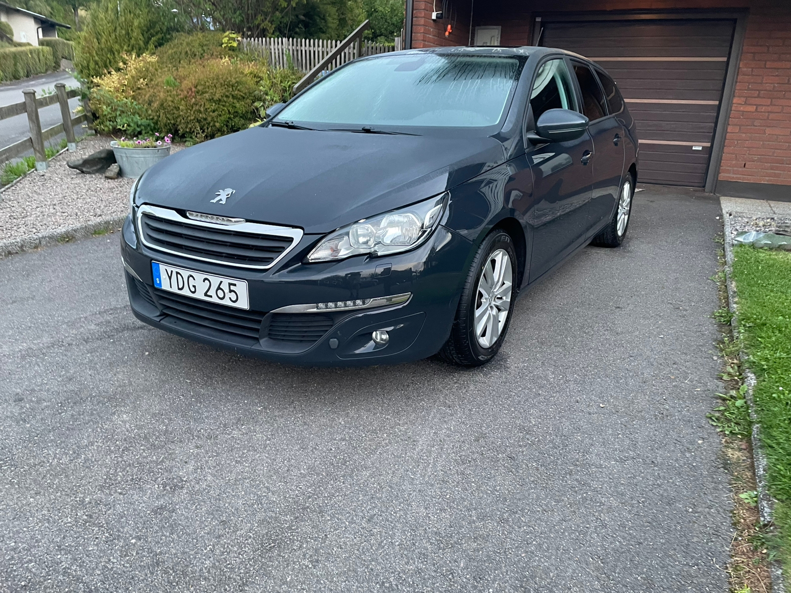 Peugeot 308 SW 1.2 PureTech 110 Manuell 2016, bild 2/7