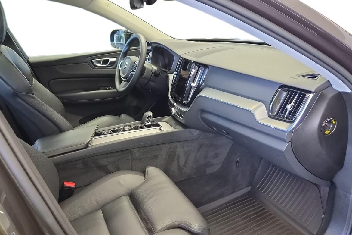 Volvo XC60 T6 Plus Dark Edition PANO 2025, bild 7/10