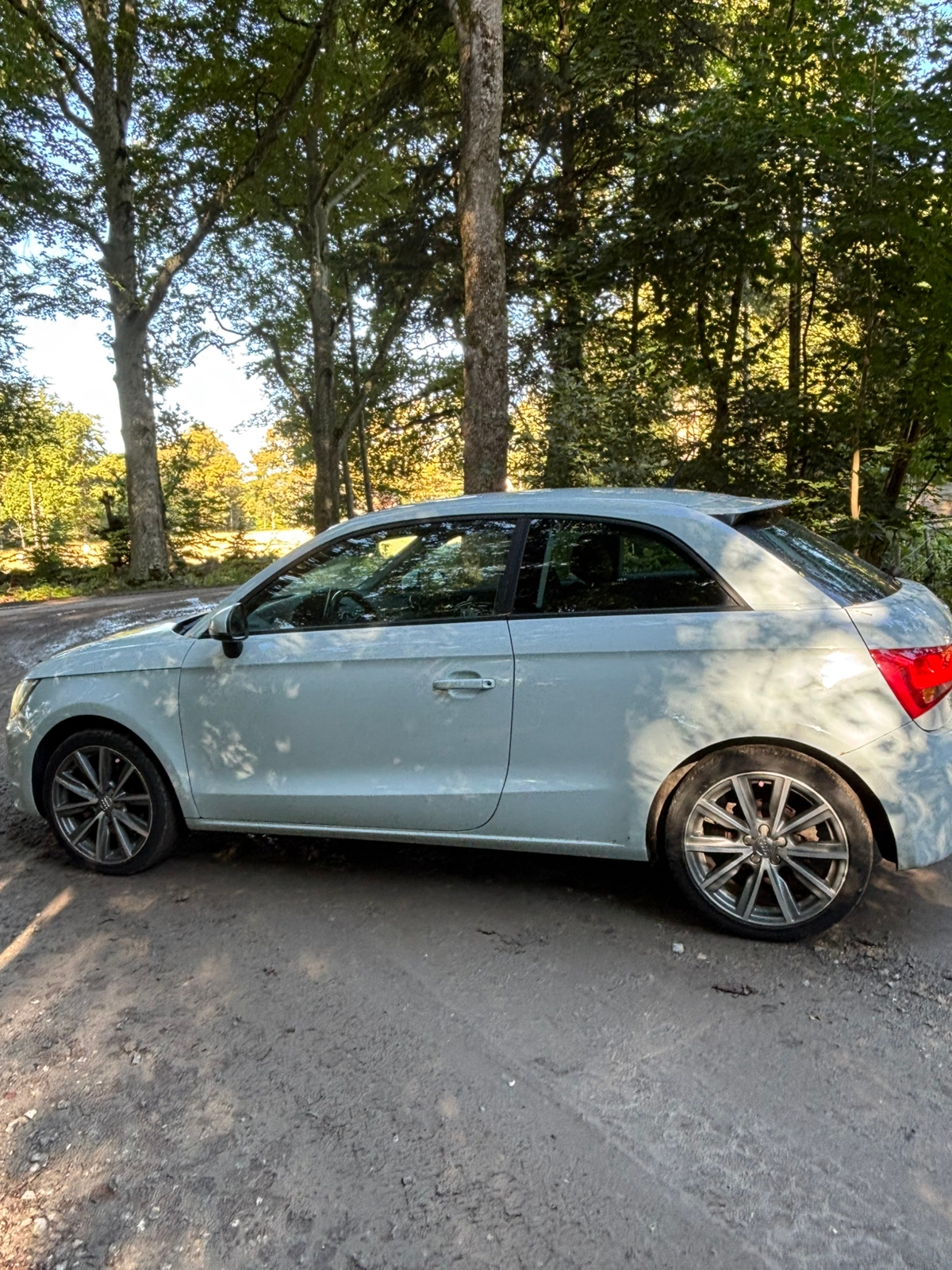 Audi A1 1.6 TDI Manuell 2012, photo 4/9