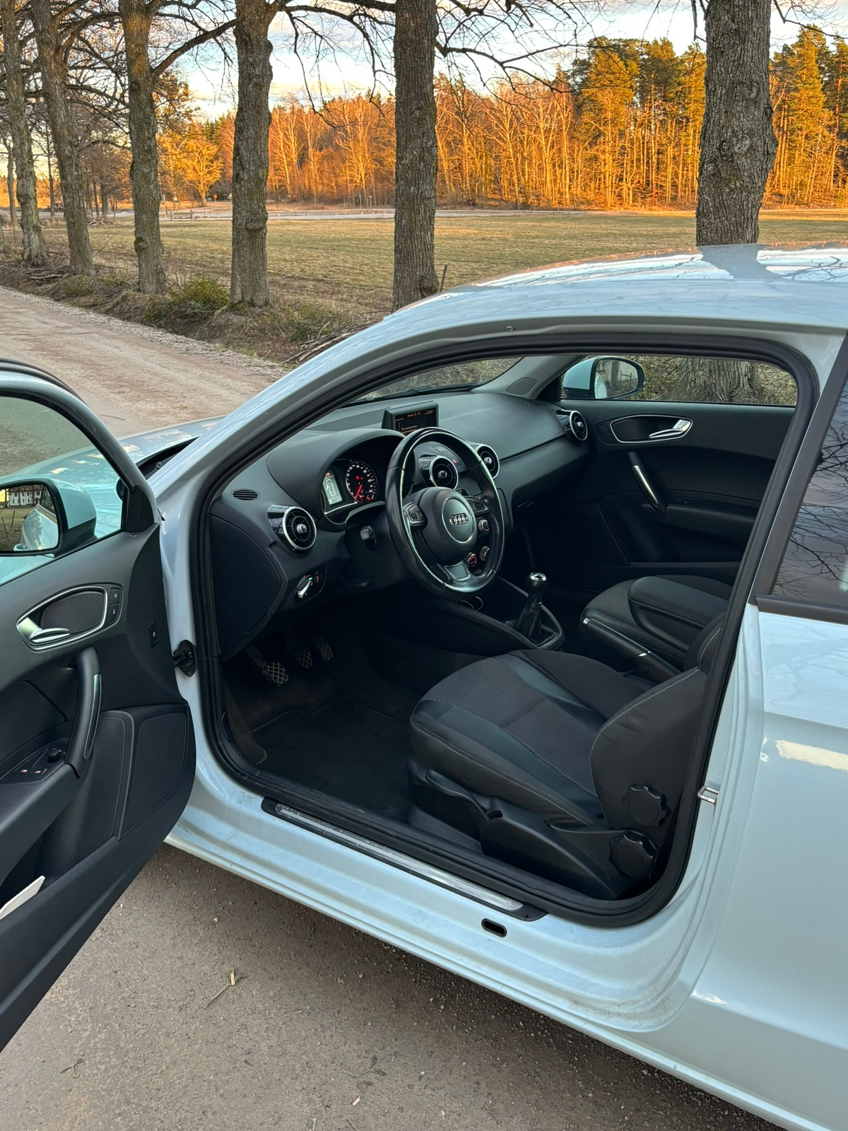 Audi A1 1.6 TDI Manuell 2012, photo 7/9