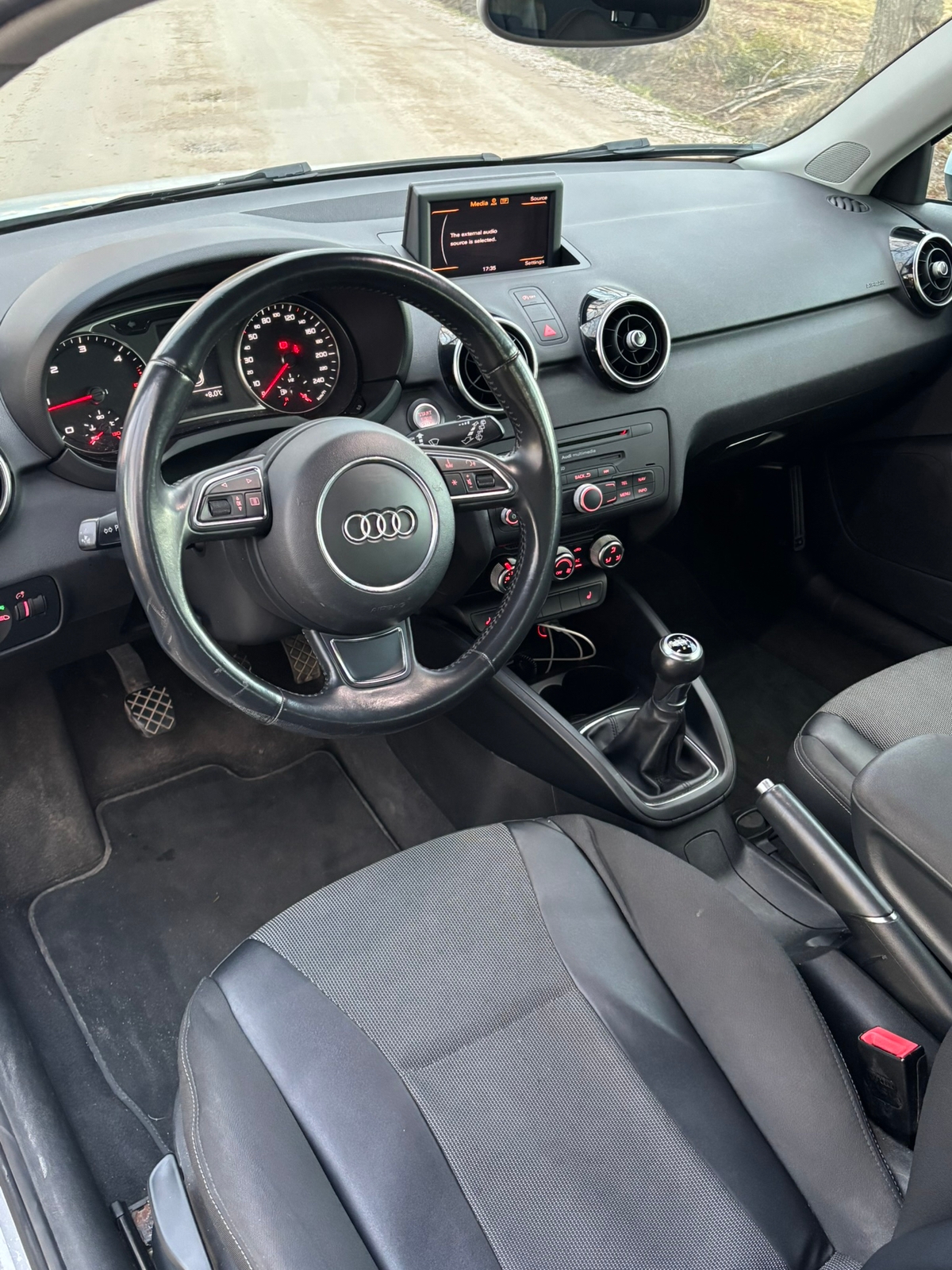 Audi A1 1.6 TDI Manuell 2012, photo 5/9