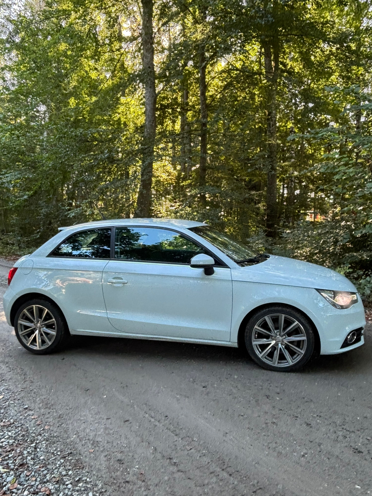 Audi A1 1.6 TDI Manuell 2012, photo 2/9