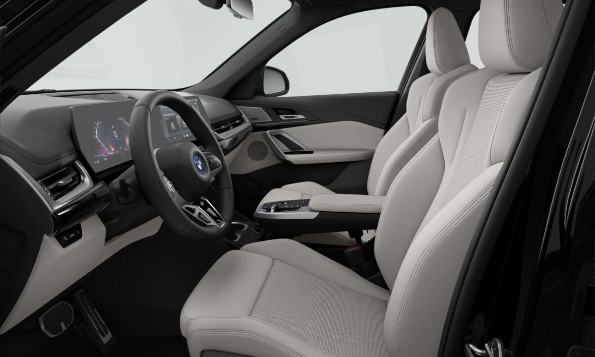 BMW iX1 xDrive 30 2026, photo 3/3