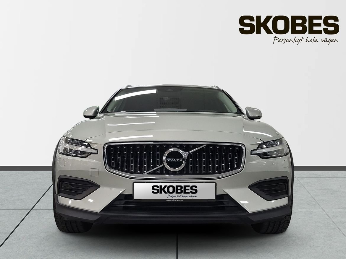 Volvo V60 Cross Country B4 AWD D Adv 2022, bild 2/10