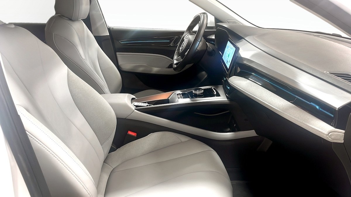 MG MG5 LUXURY 61 KWH GREY INTERIOR 2022, kuva 3/10