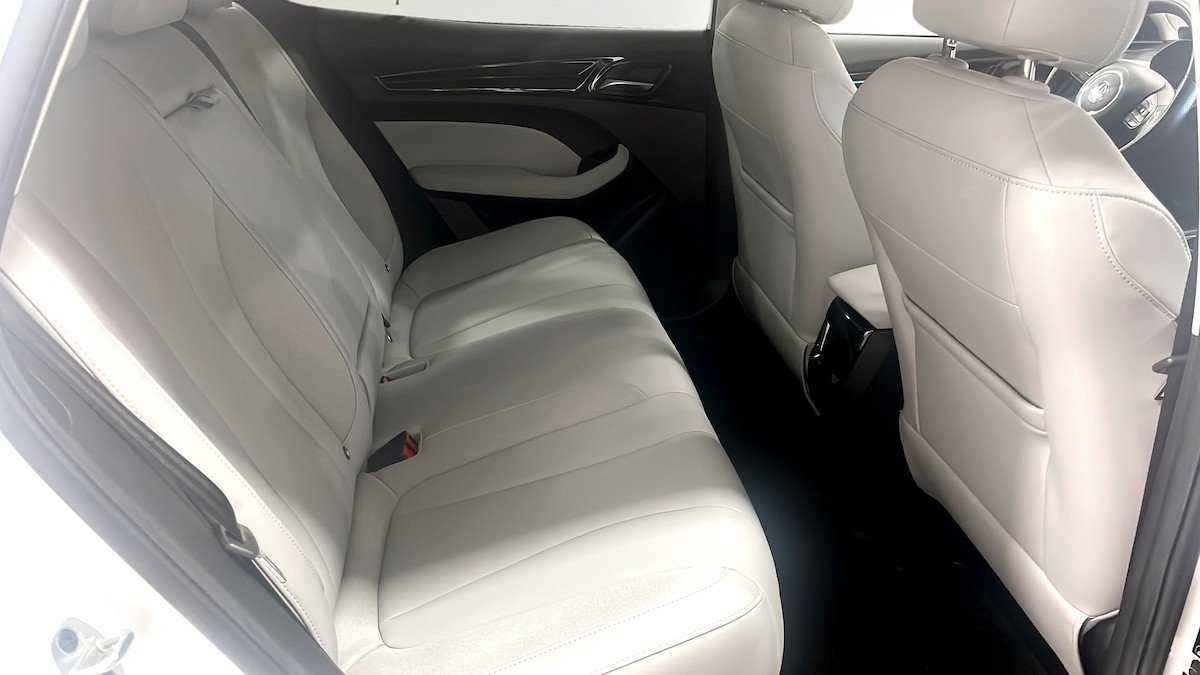 MG MG5 LUXURY 61 KWH GREY INTERIOR 2022, kuva 5/10