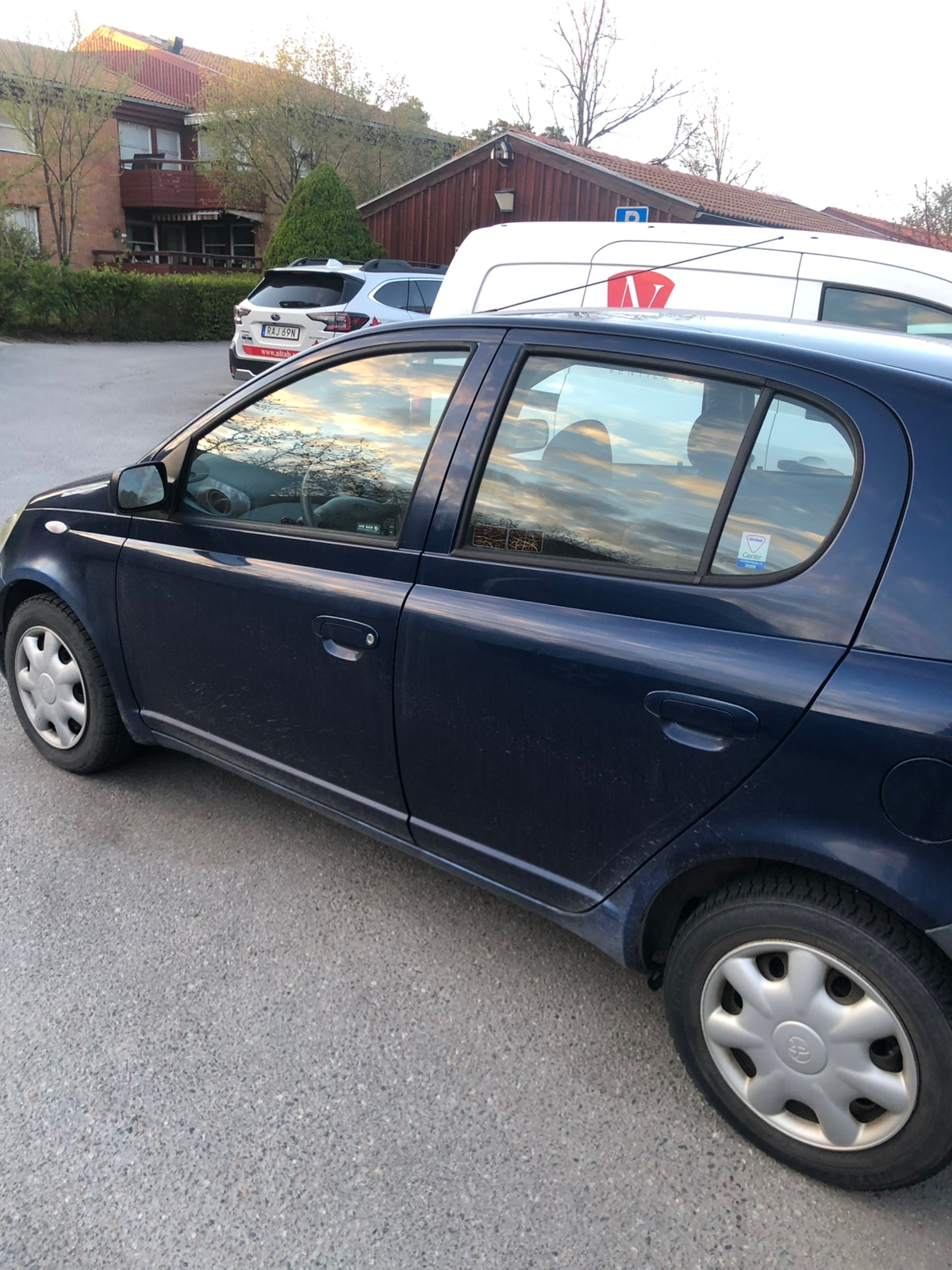 Toyota Yaris 5-dörrar 1.0 VVT-i Manuell 2002, kuva 2/9