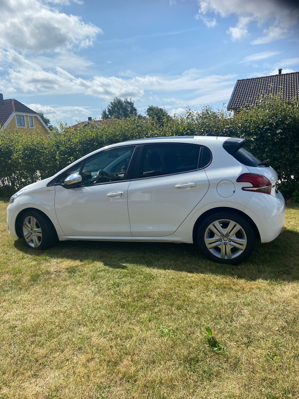 Peugeot 208 2017, bild 2/5