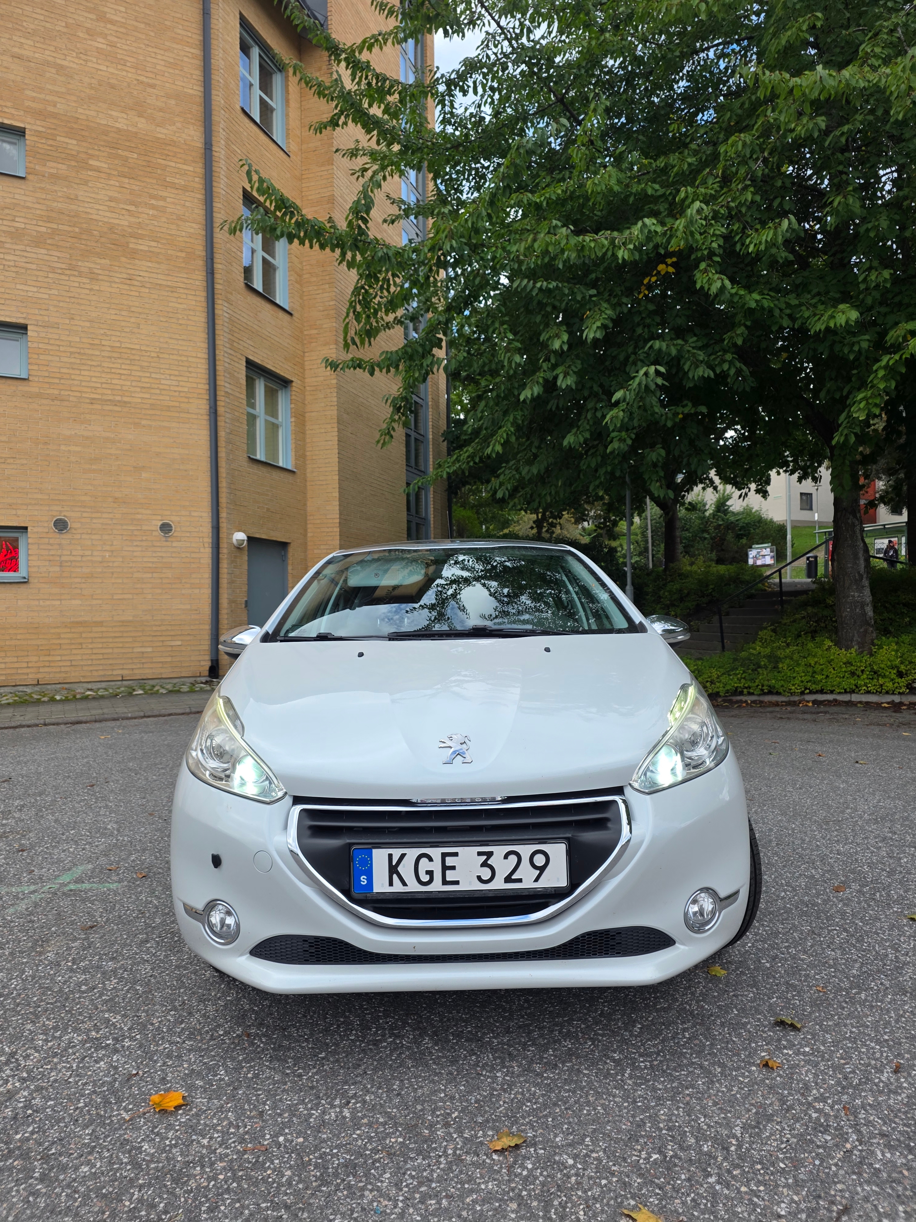 Peugeot 208 5-dörrar 1.2 VTi 82 Manuell 2014, bild 2/10
