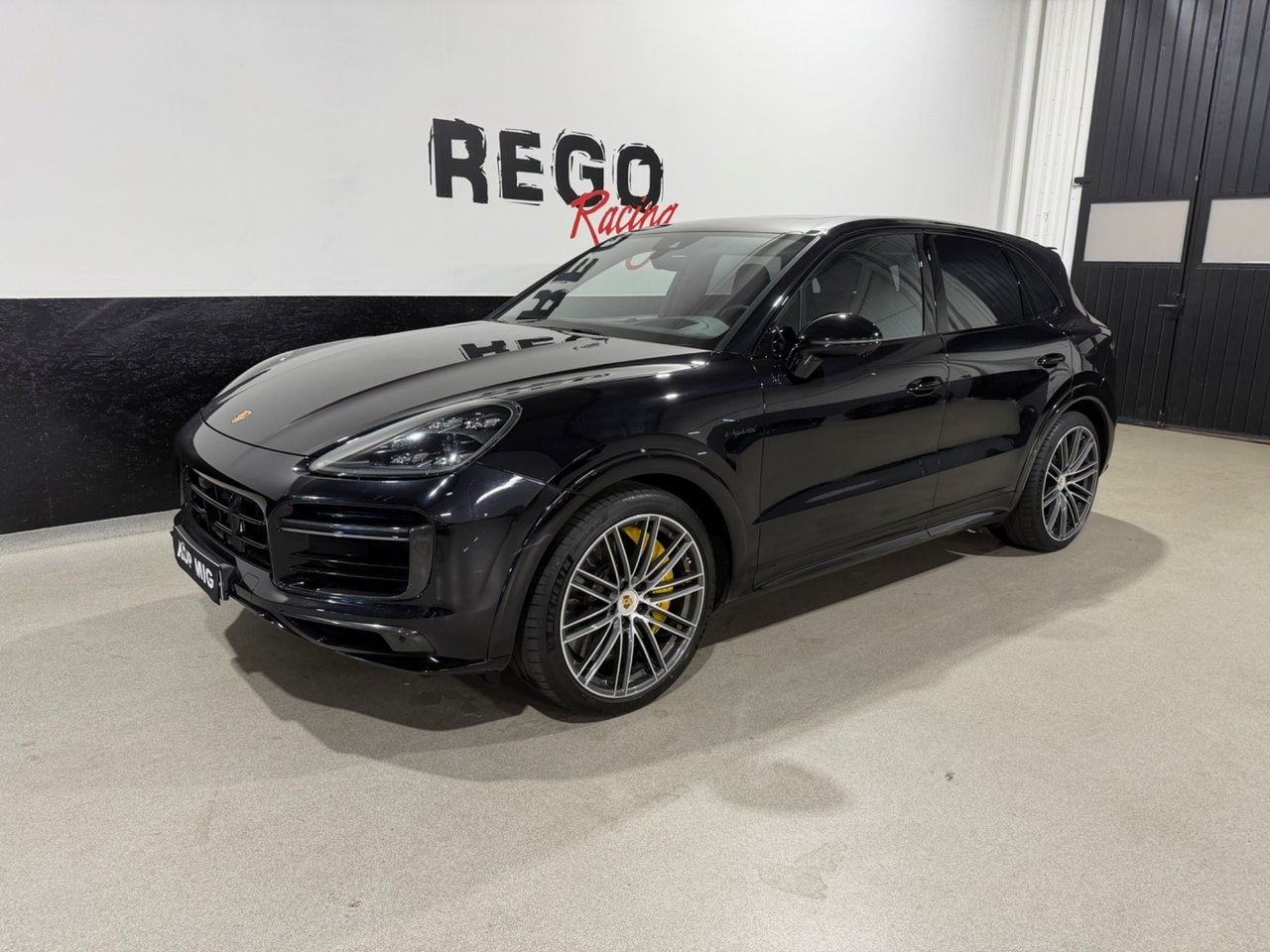 Porsche Cayenne Turbo S E-Hybrid 680hk 2020, kuva 2/10