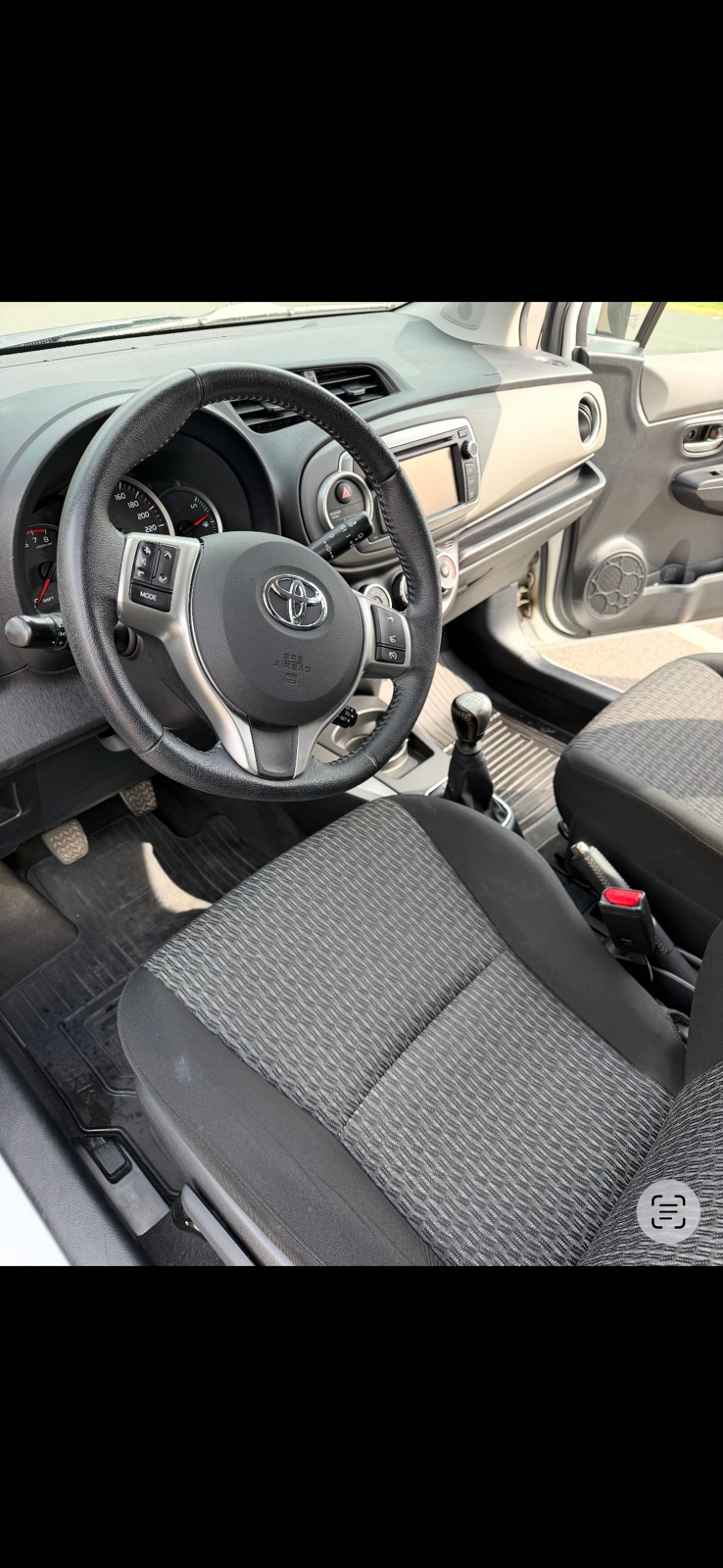 Toyota Yaris 2014, bild 2/8