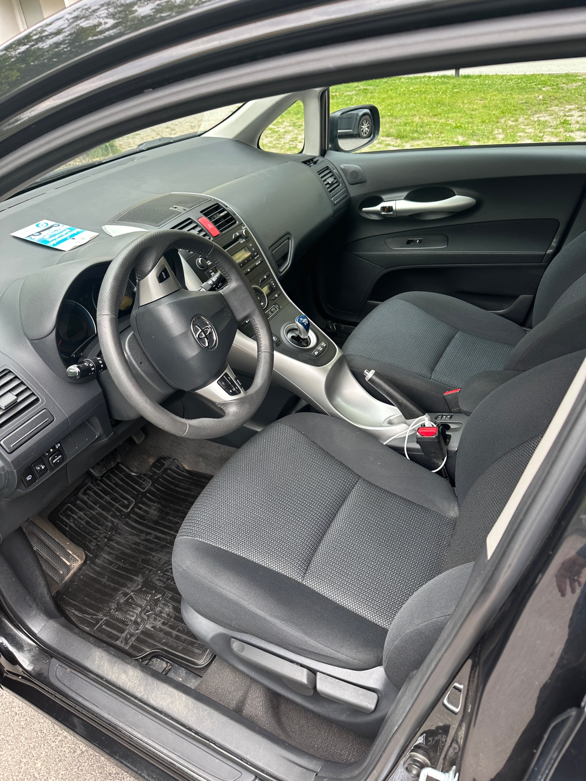 Toyota Auris Hybrid e-CVT 2011, bild 4/10