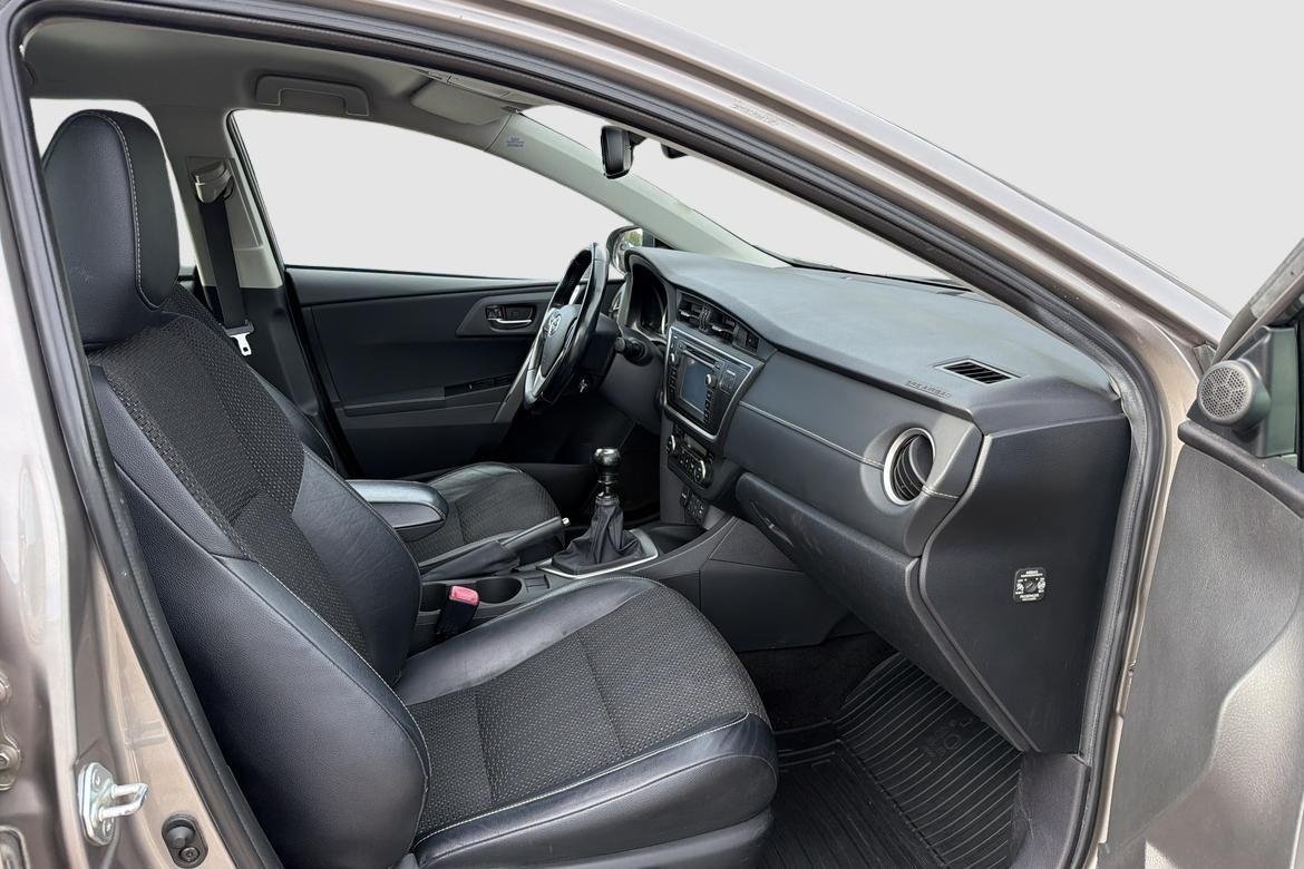 Toyota Auris 2014, bild 6/10