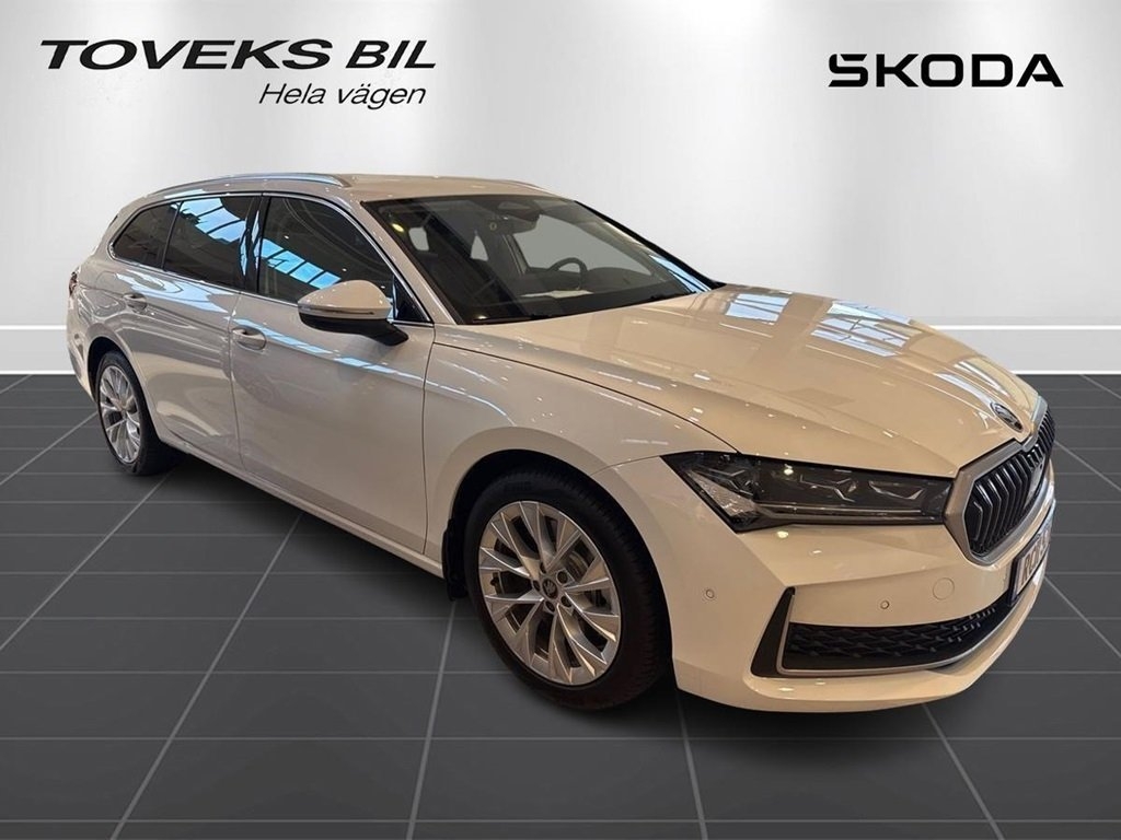 Skoda Superb COMBI SELECTION 1,5 TSI 2026, photo 2/10