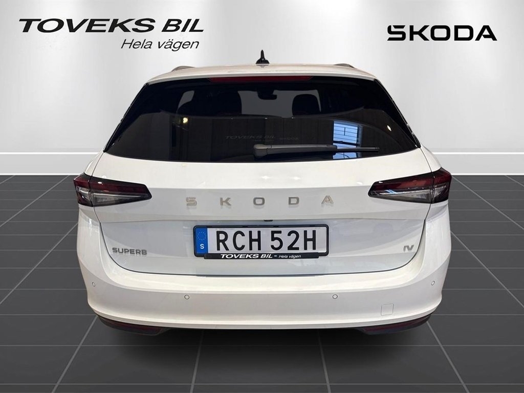 Skoda Superb COMBI SELECTION 1,5 TSI 2026, photo 4/10