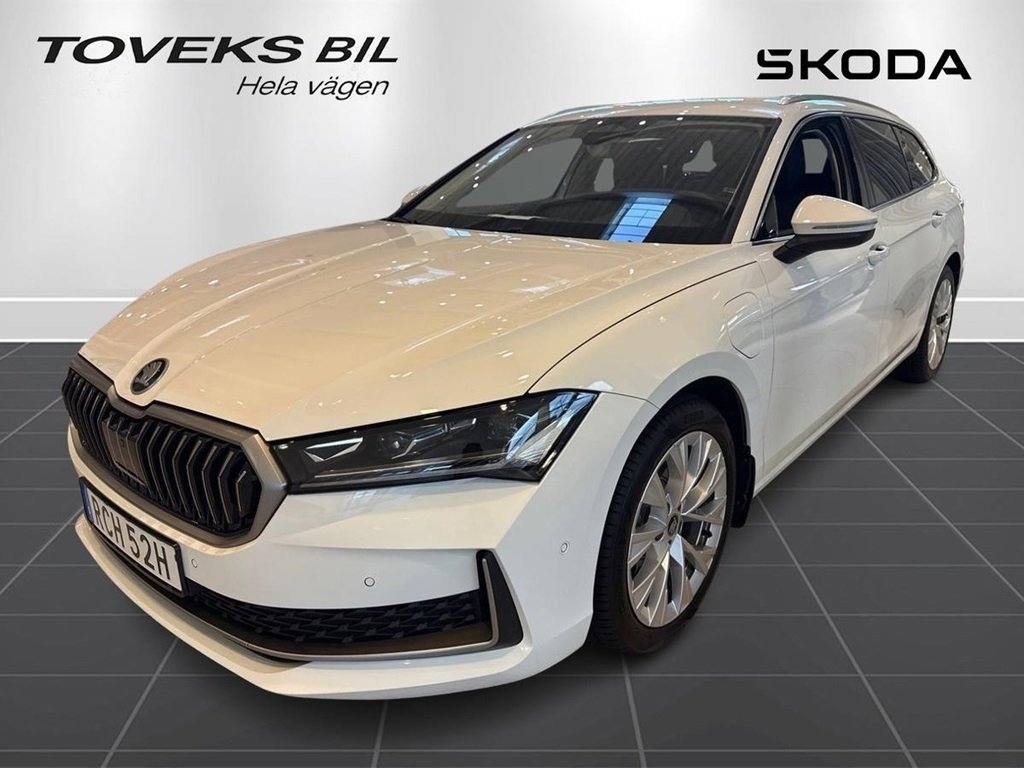 Skoda Superb COMBI SELECTION 1,5 TSI 2026, photo 6/10