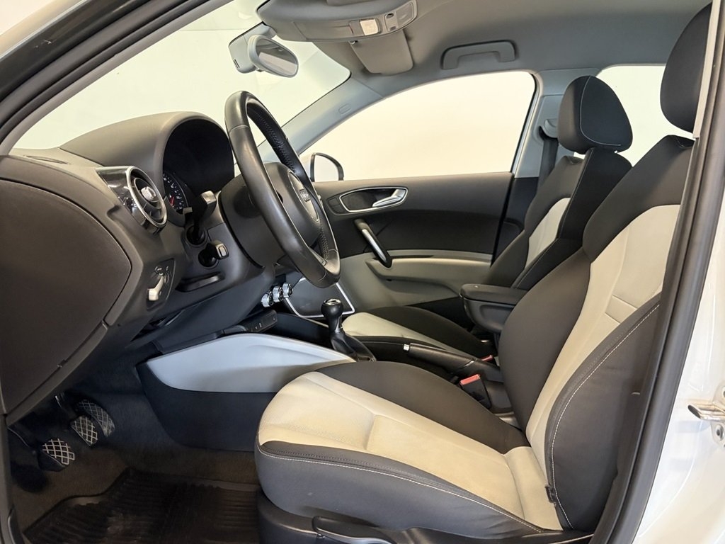 Audi A1 1.6 TDI 105hk Proline 2013, bild 7/10